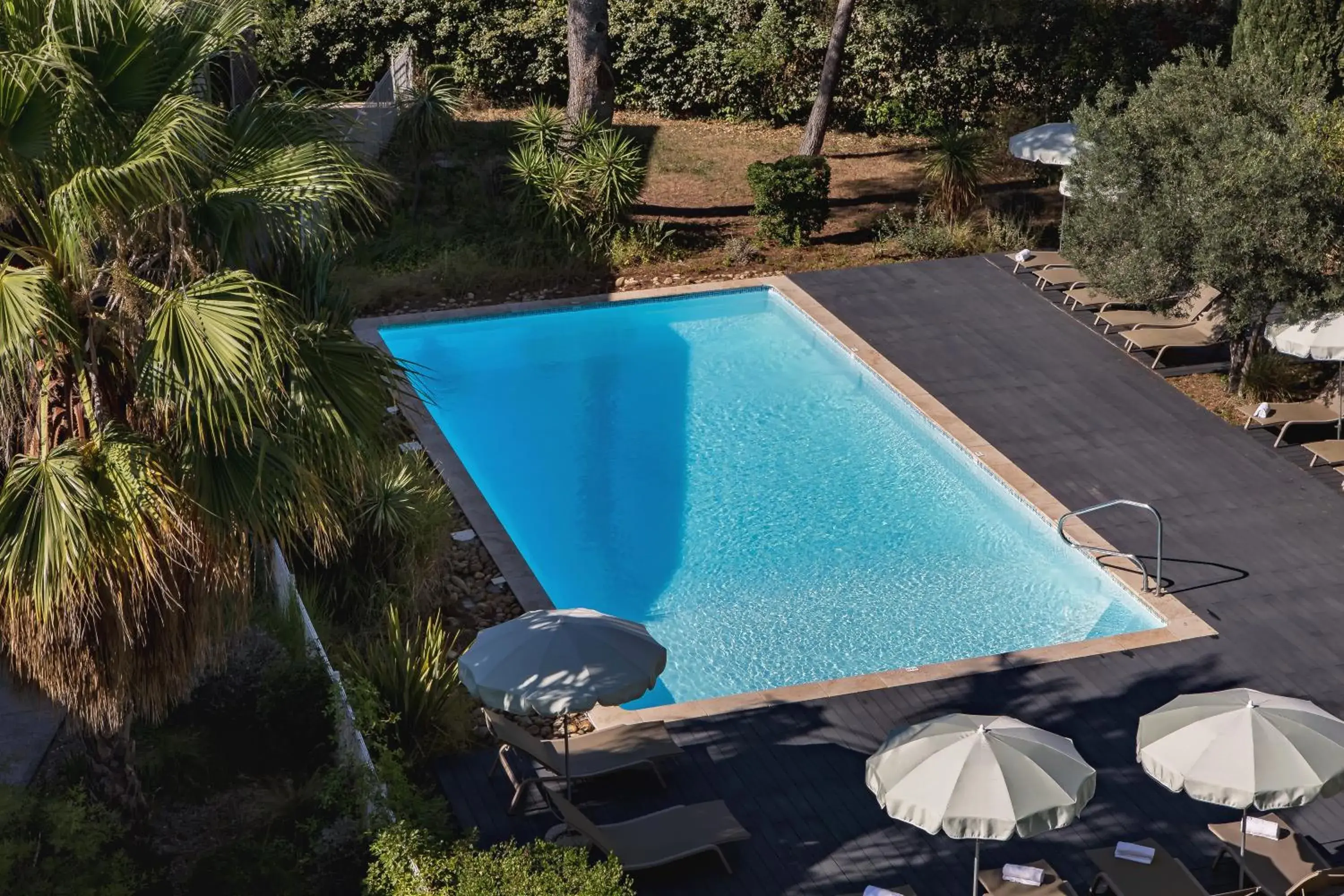 Swimming pool in Holiday Inn - Marseille Airport by IHG Swimming pool in Holiday Inn - Marseille Airport by IHG