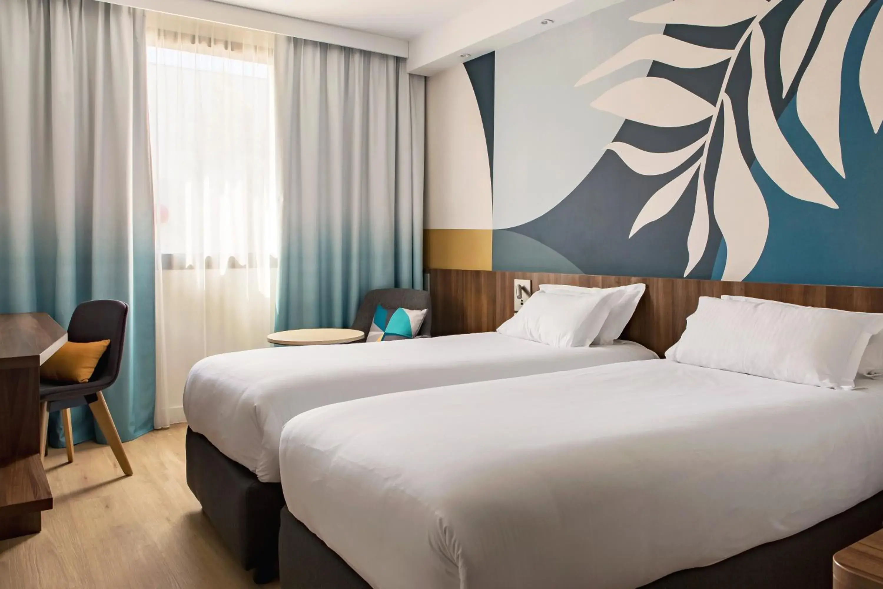 Photo of the whole room, Bed in Holiday Inn - Marseille Airport by IHG Photo of the whole room, Bed in Holiday Inn - Marseille Airport by IHG