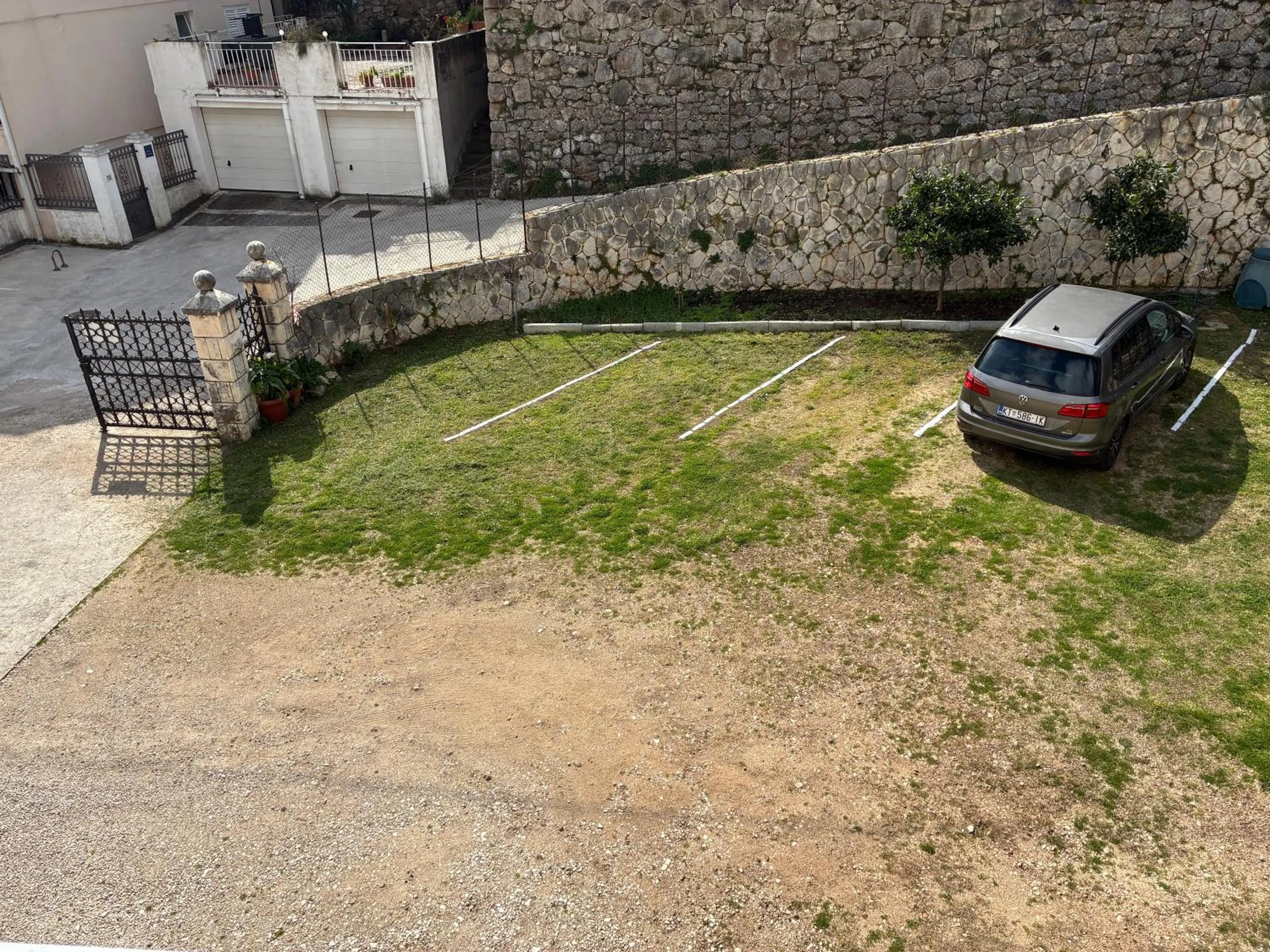 Parking in guesthouse Libertas