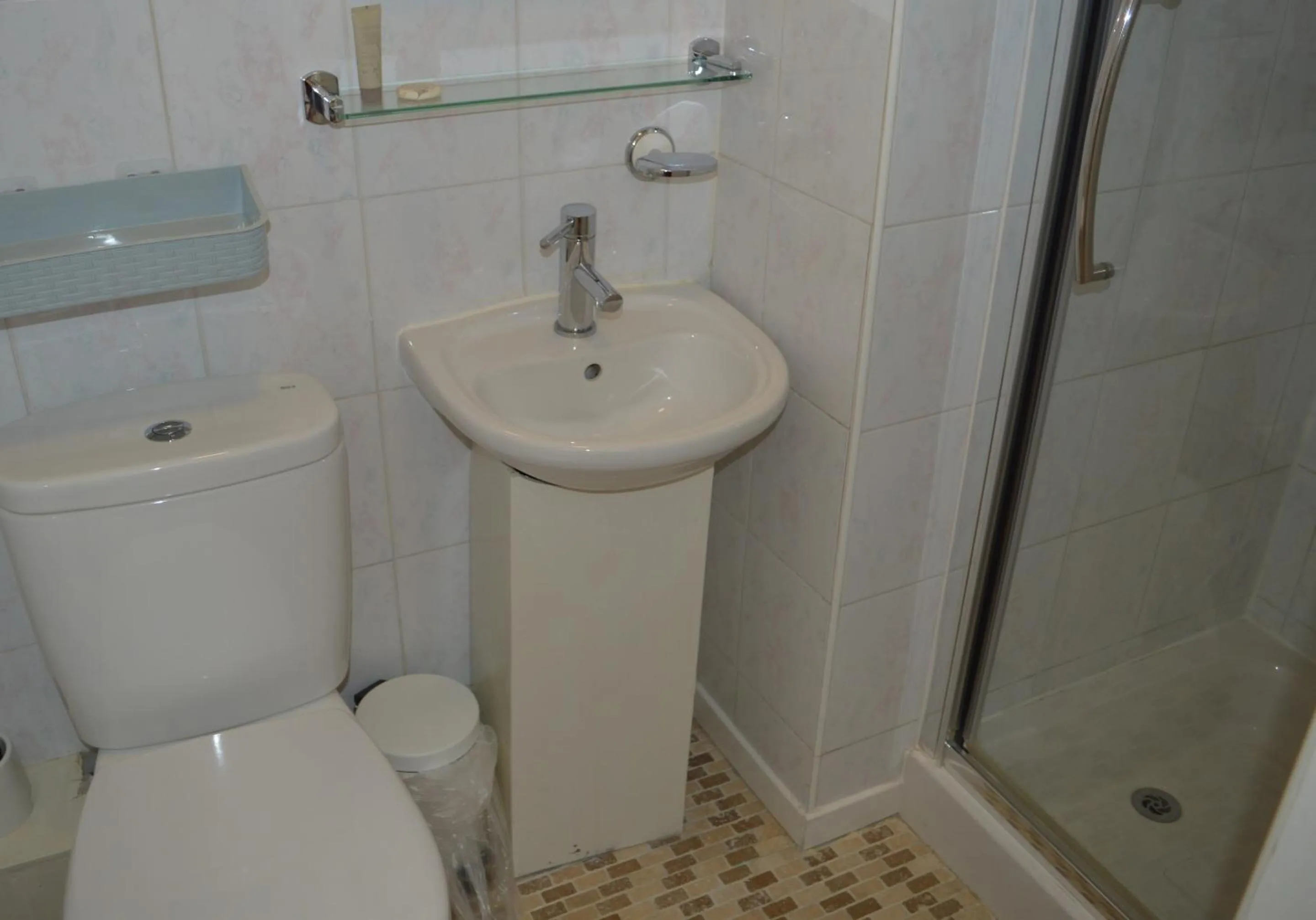 Bathroom in The Sheldon B&B - FREE private parking