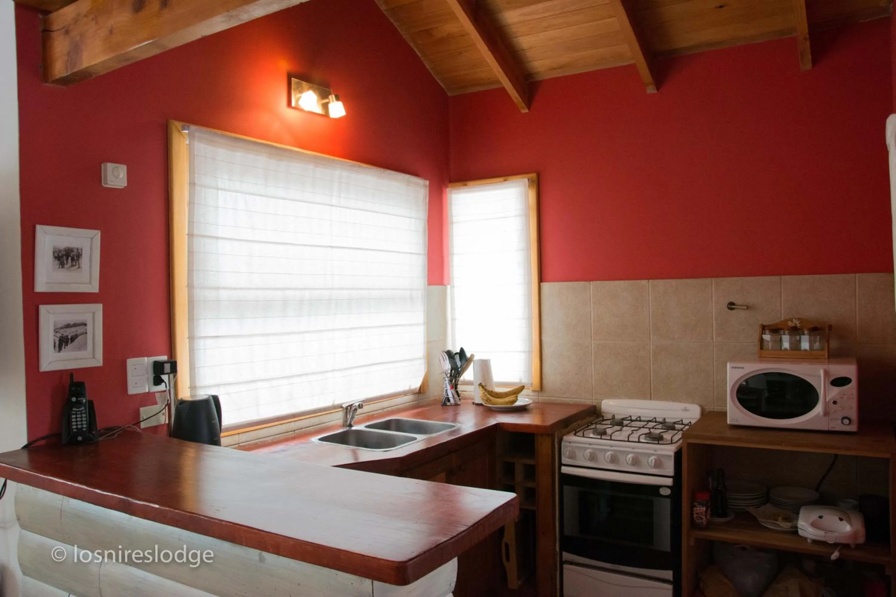 Kitchen or kitchenette in Los Nires Lodge Cerro Catedral