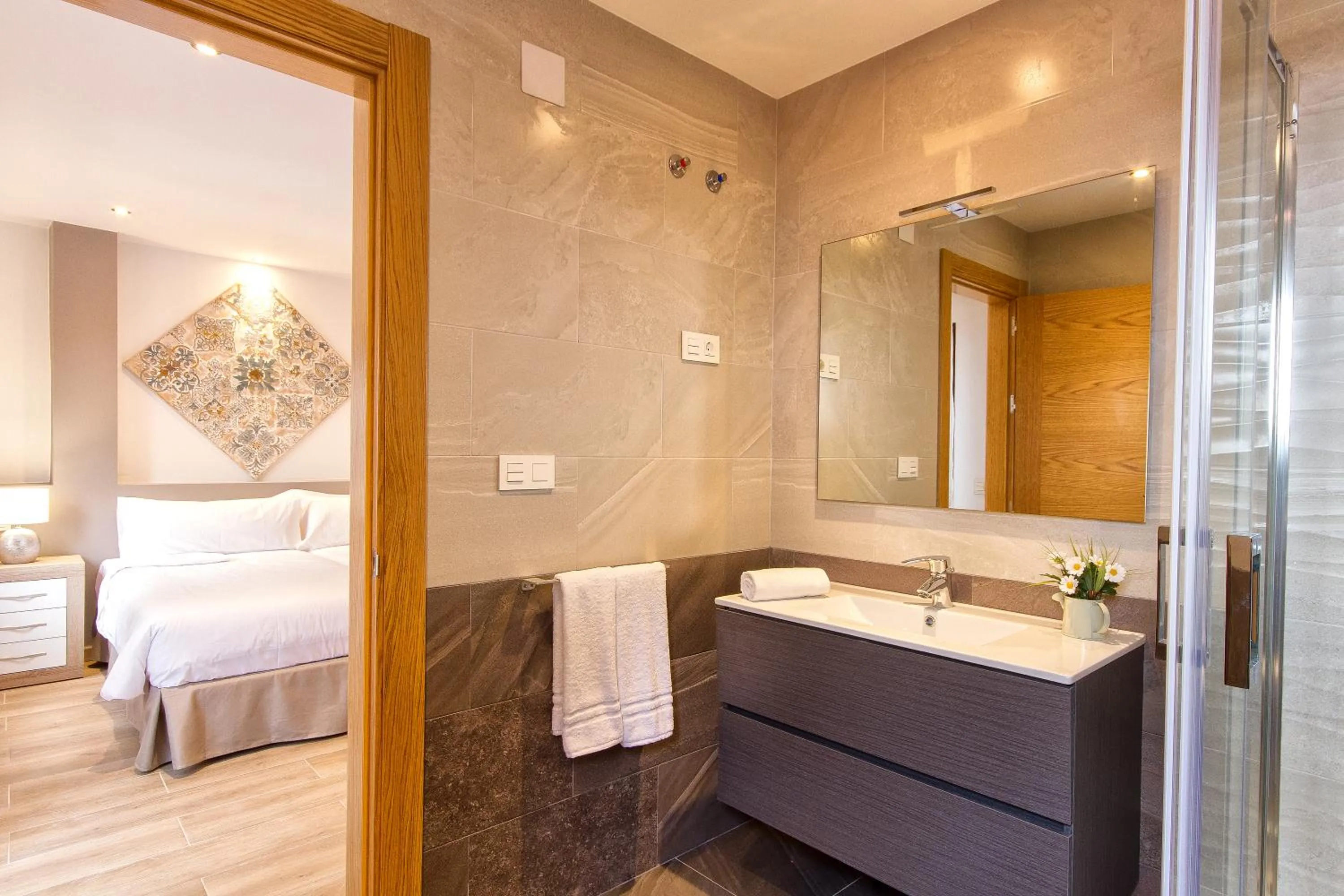 Deluxe Double Room with Balcony in Lucero 12