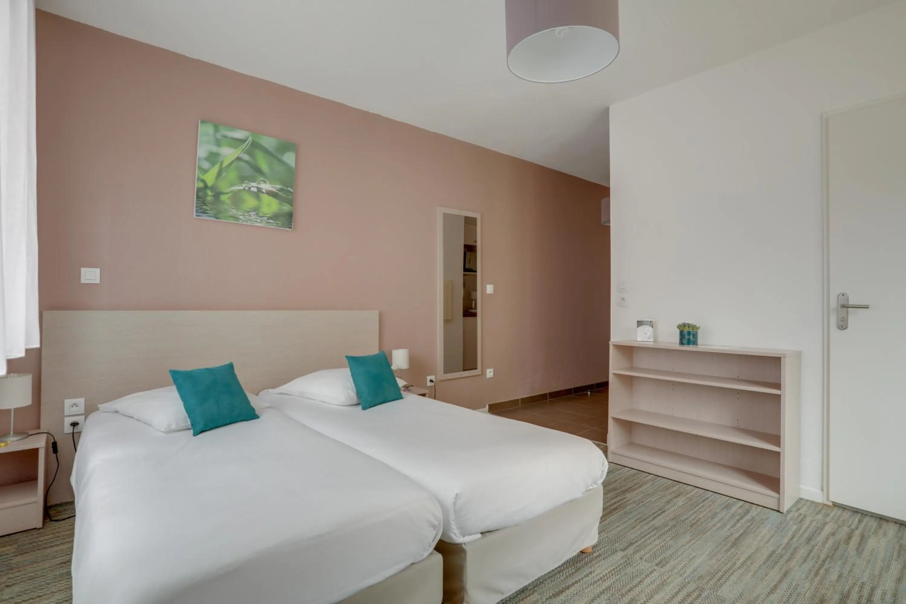 Bedroom, Bed in All Suites Appart Hôtel - Dunkerque Centre