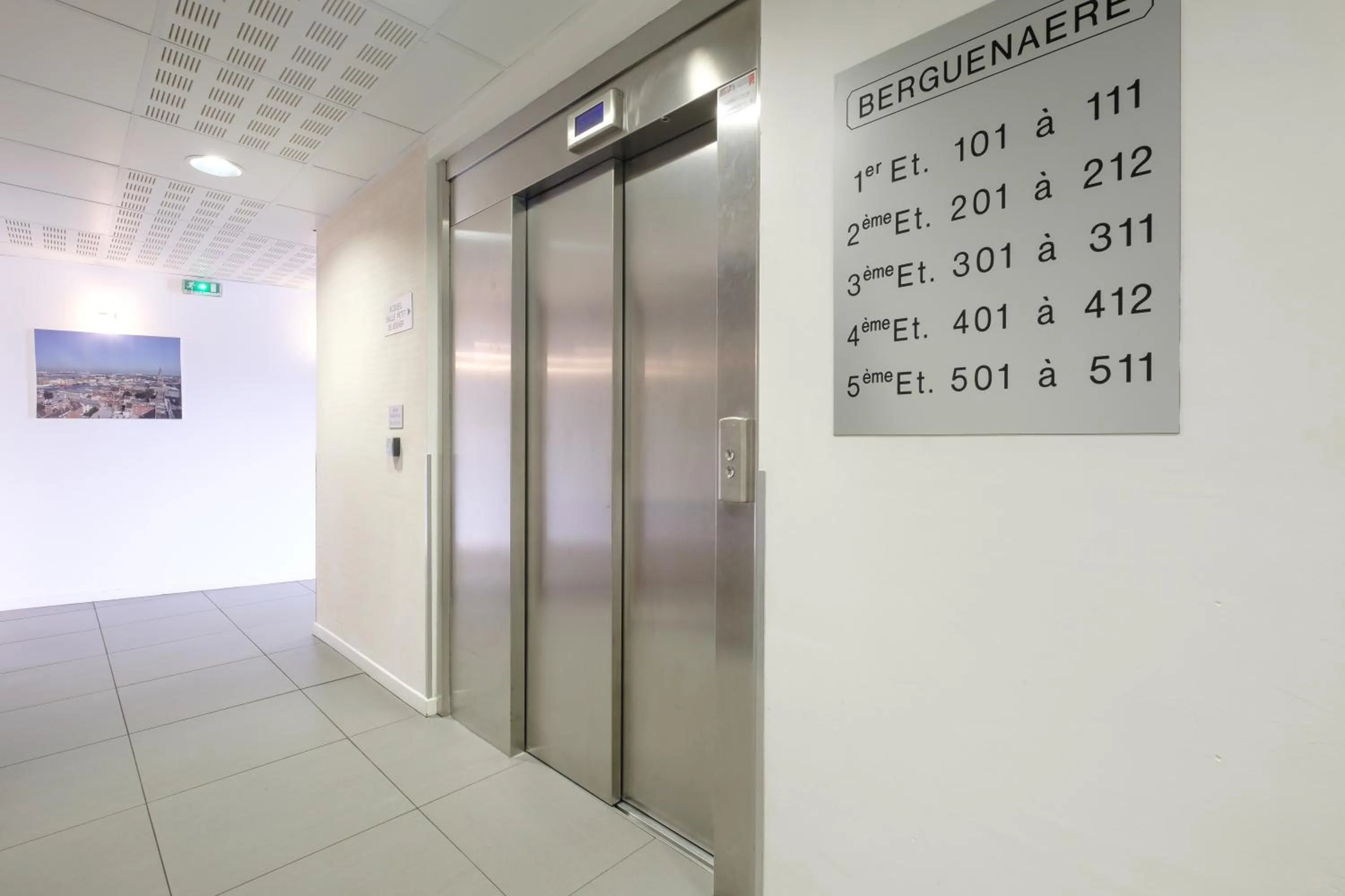 Lobby or reception in All Suites Appart Hôtel - Dunkerque Centre