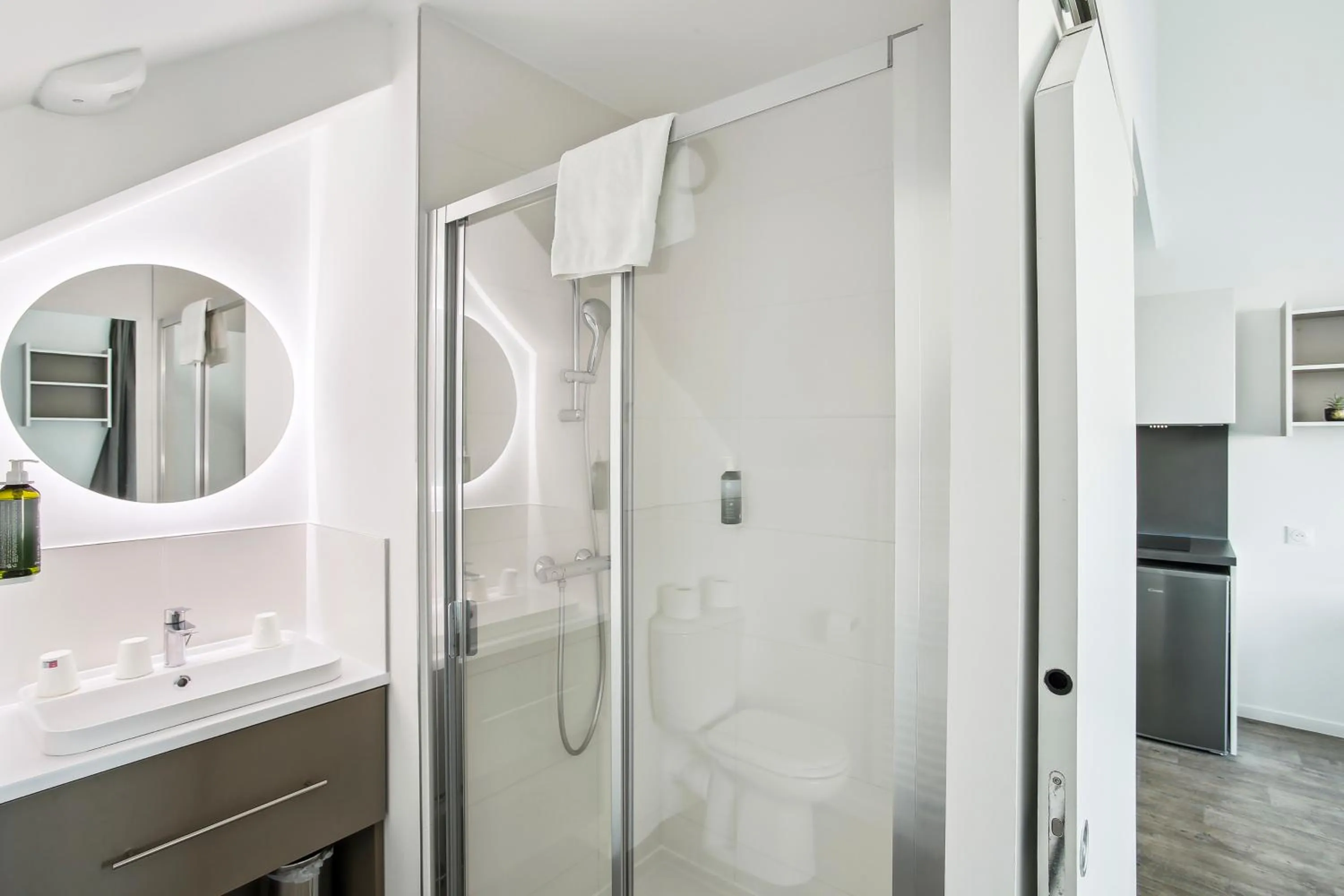 Shower in All Suites Appart Hôtel - Dunkerque Centre