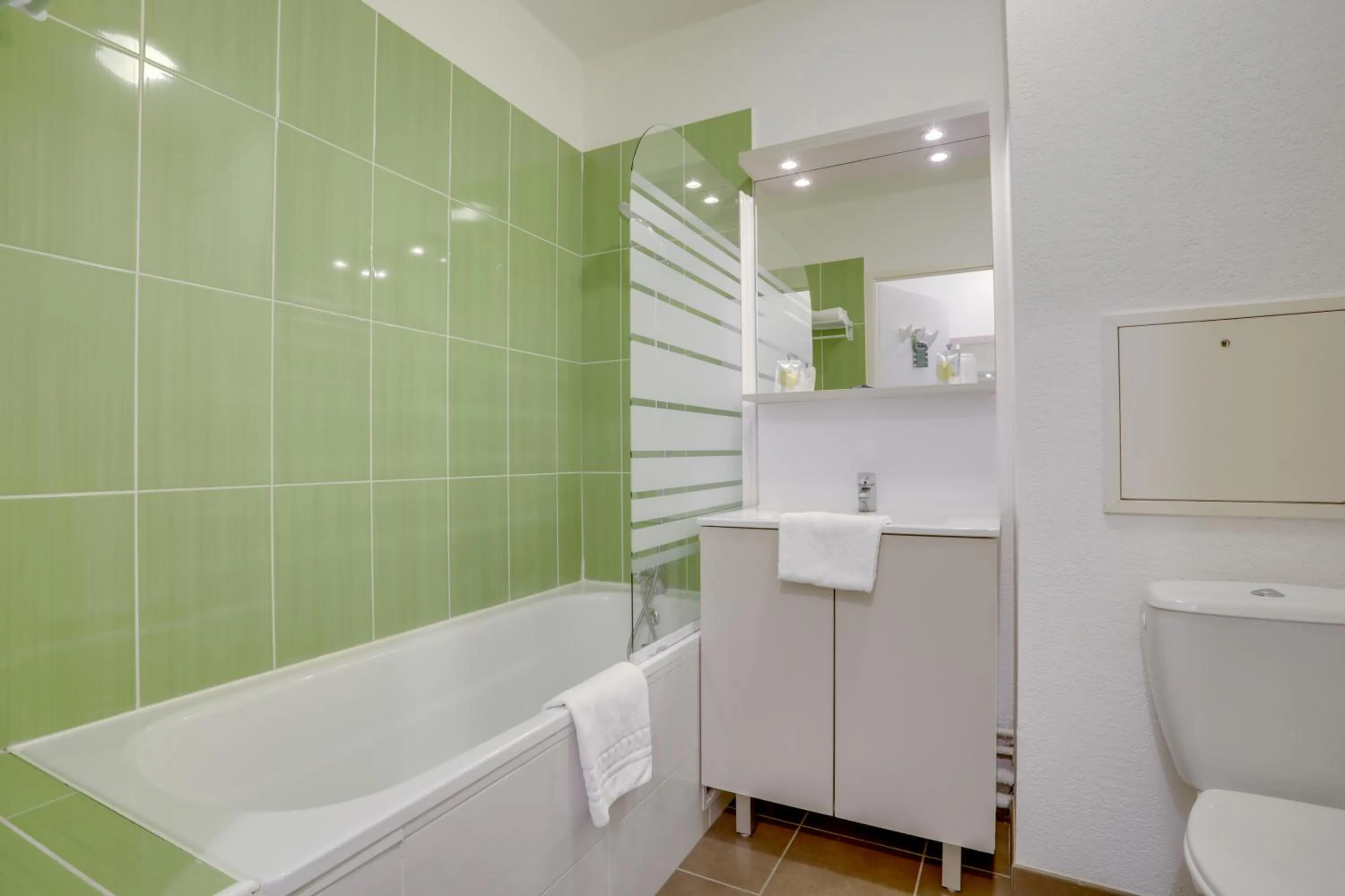 Toilet in All Suites Appart Hôtel - Dunkerque Centre