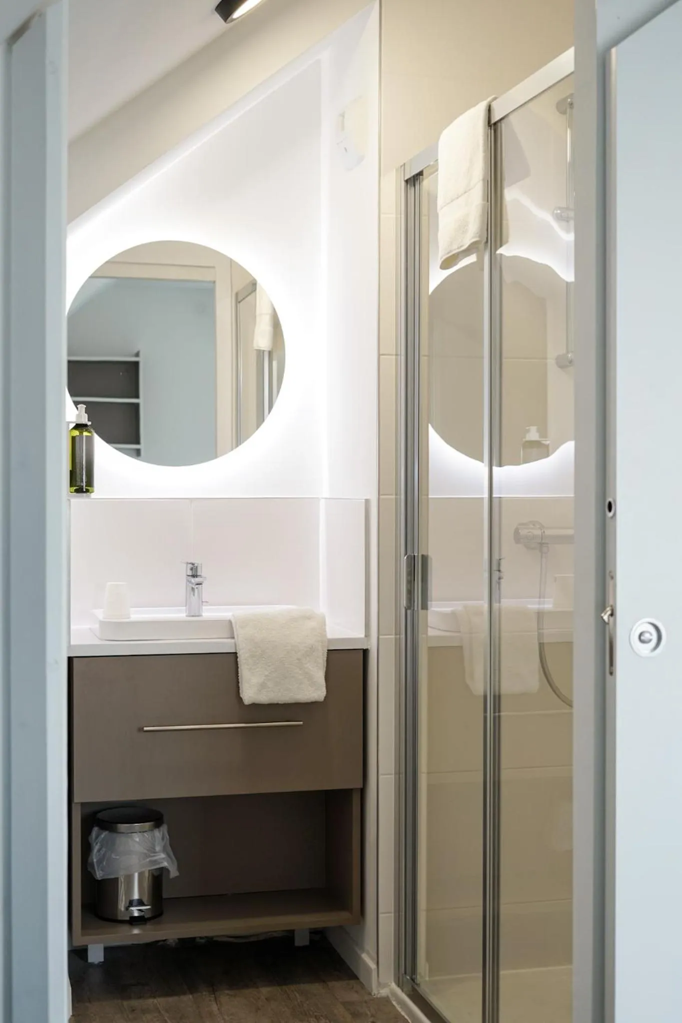 Shower in All Suites Appart Hôtel - Dunkerque Centre