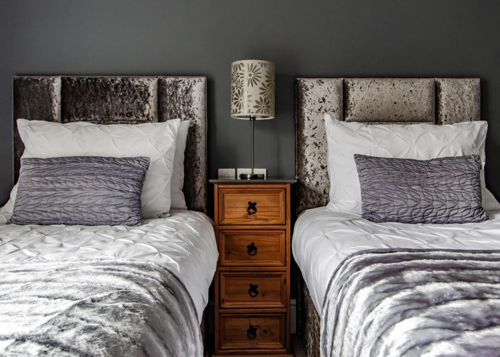 Twin Room in Scotia House - Beautifully Presented Accommodation