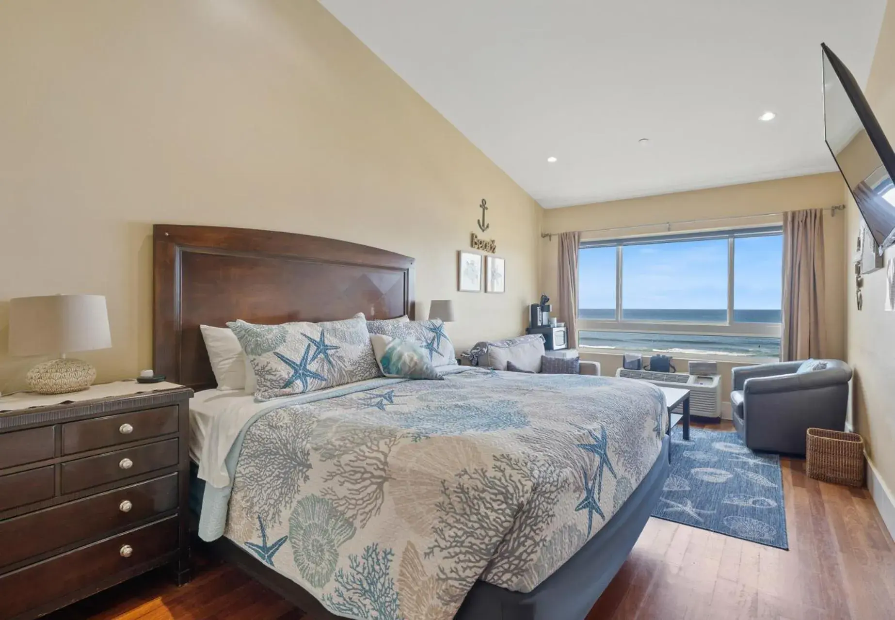 Photo of the whole room, Bed in Three Arch Inn Photo of the whole room, Bed in Three Arch Inn