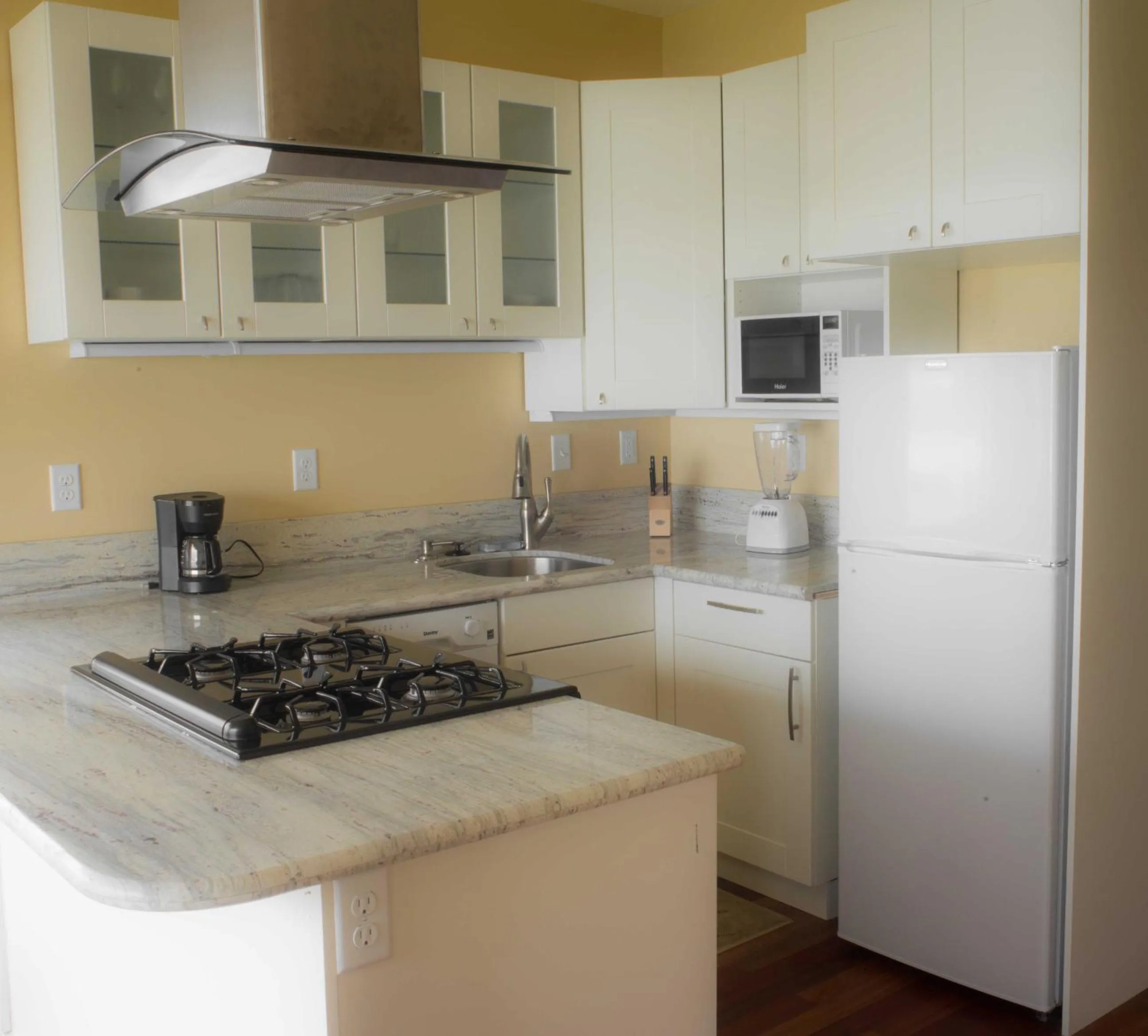 Kitchen or kitchenette in Three Arch Inn