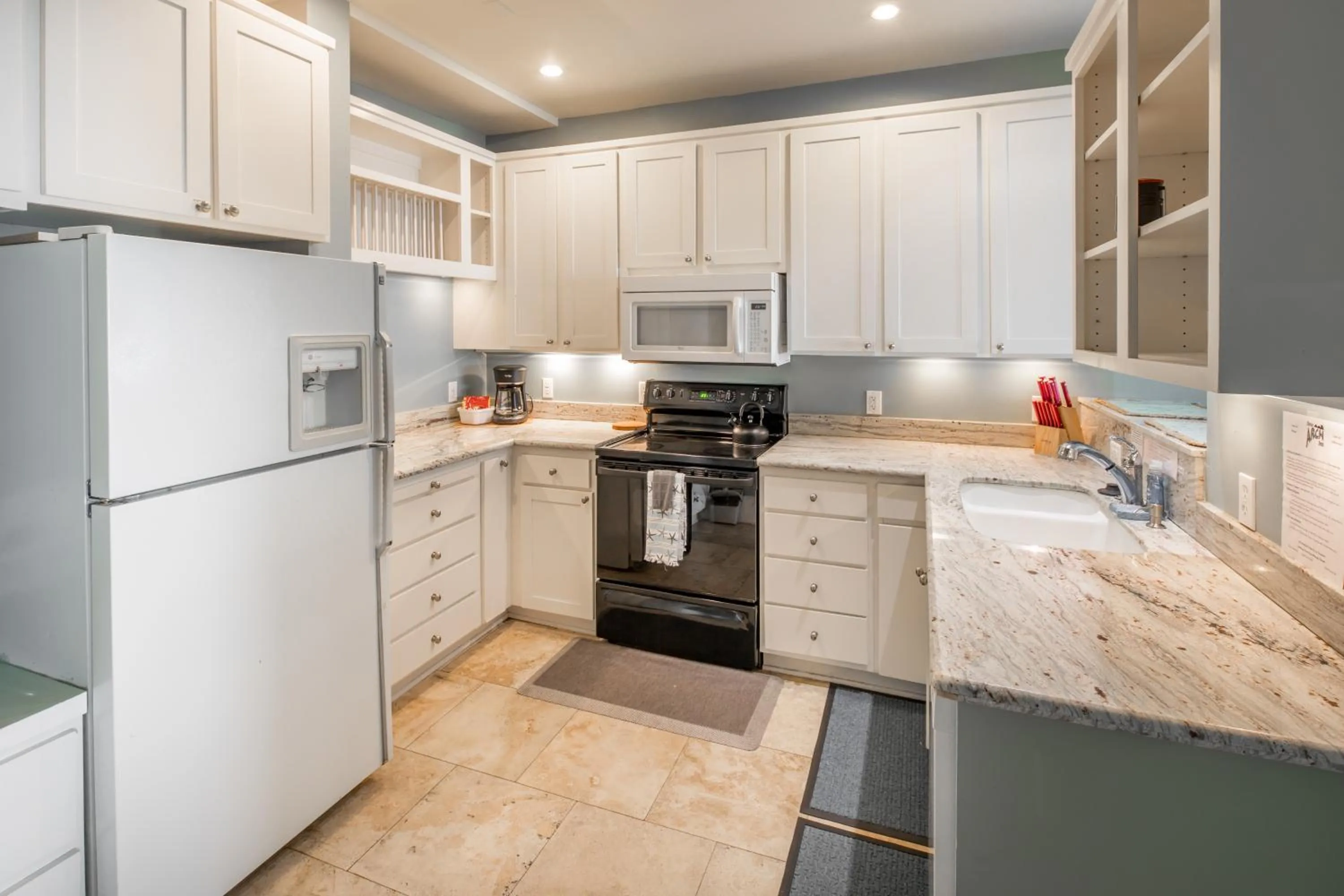 Kitchen or kitchenette in Three Arch Inn