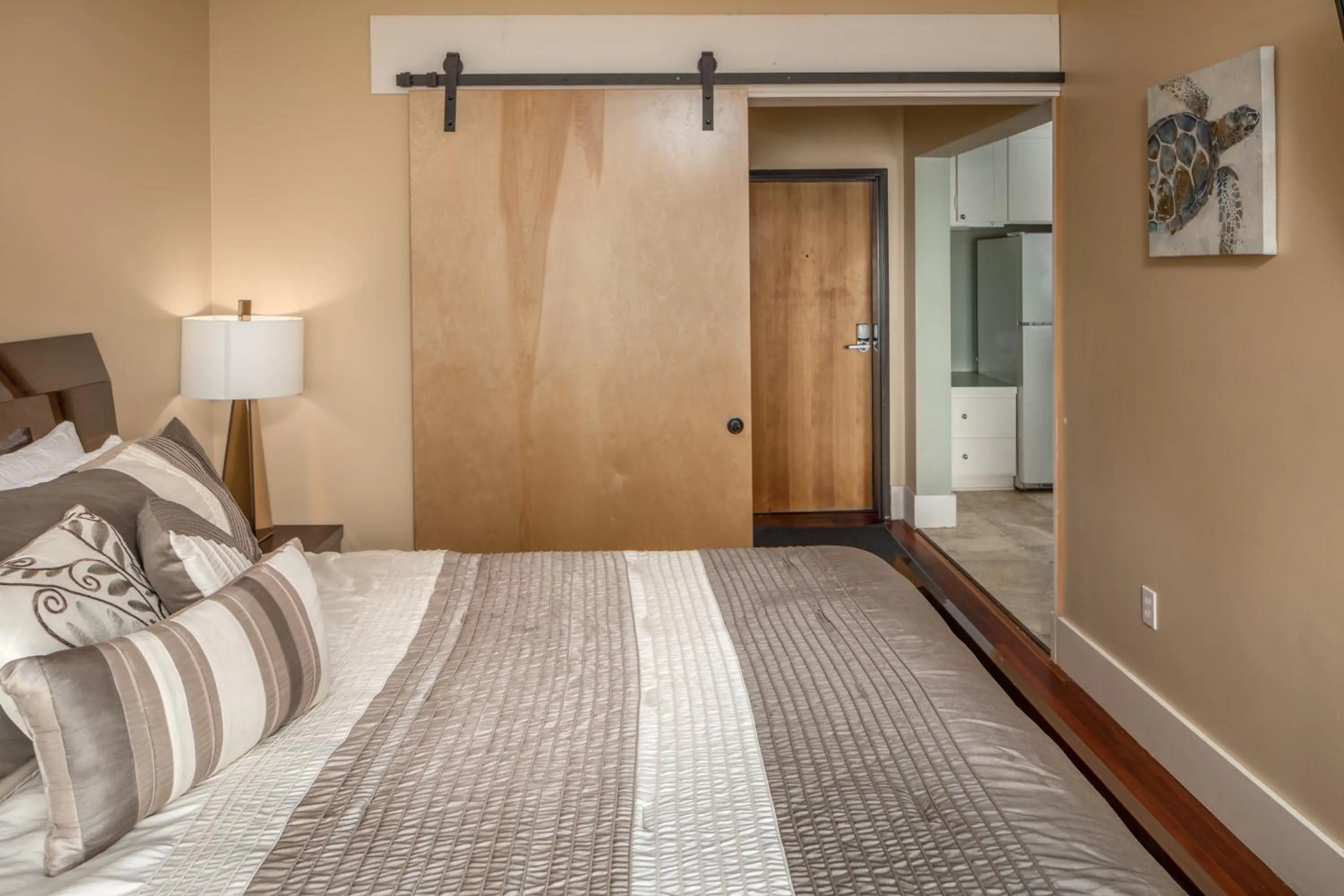 Bedroom, Bed in Three Arch Inn