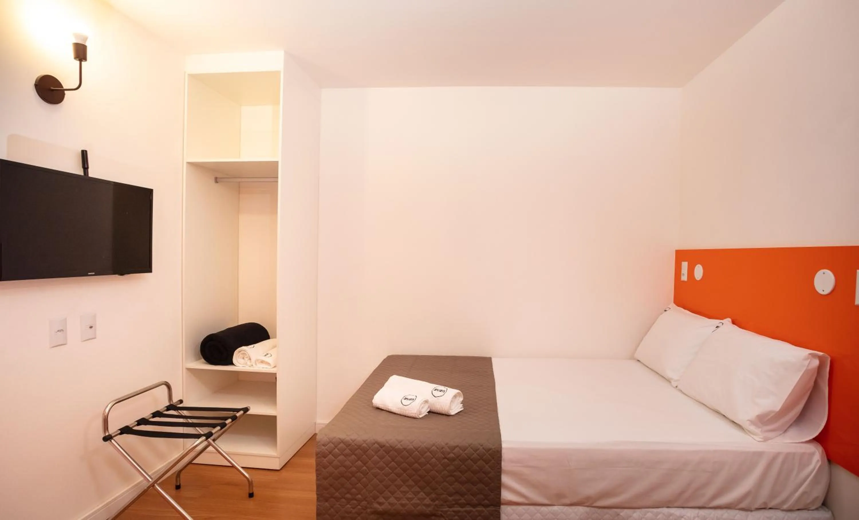 Bed in Zuza Slim Suítes