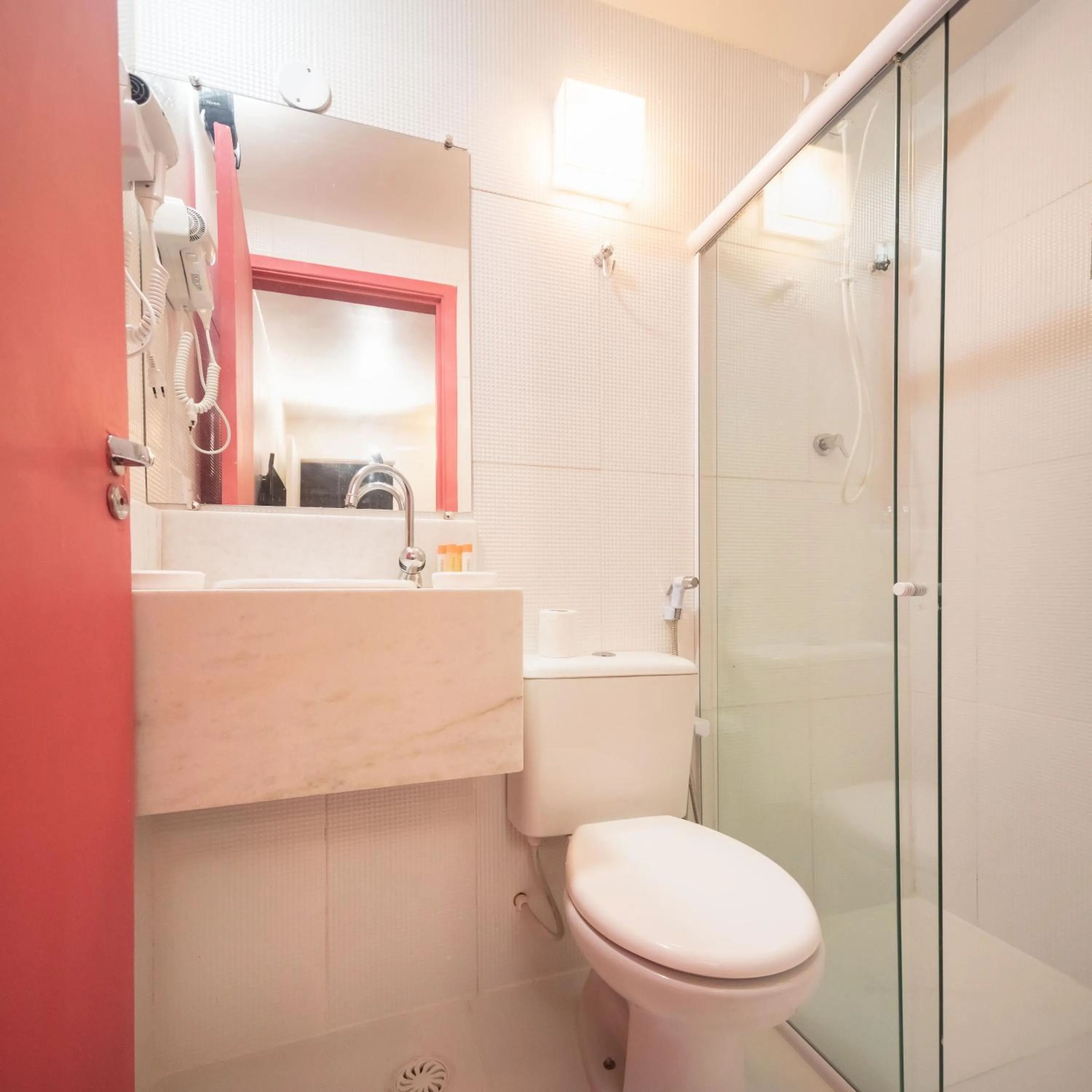 Bathroom in Zuza Slim Suítes