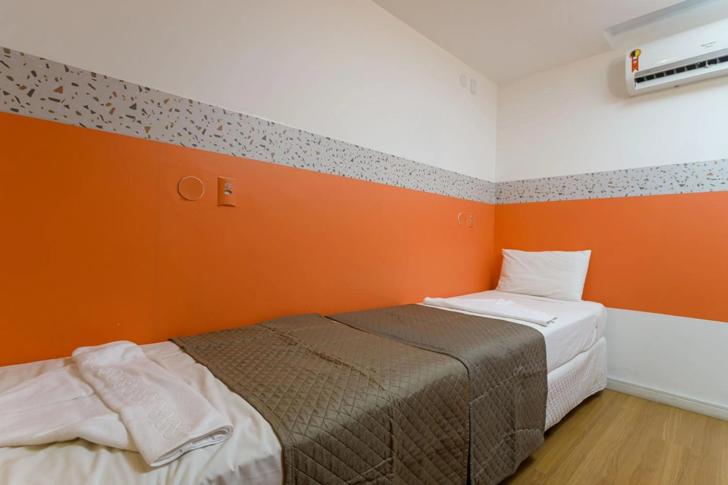 Bed in Zuza Slim Suítes