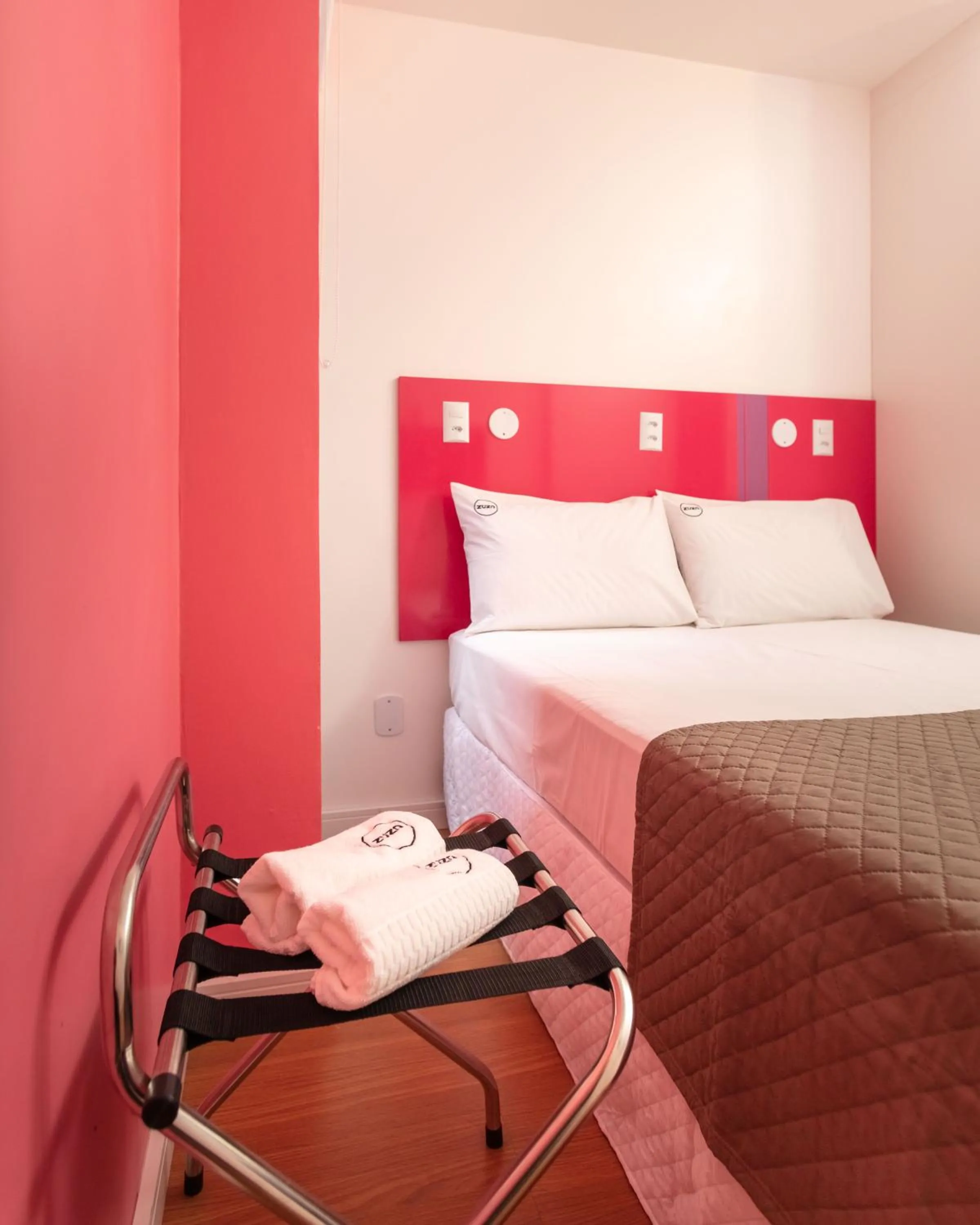 Bedroom, Bed in Zuza Slim Suítes