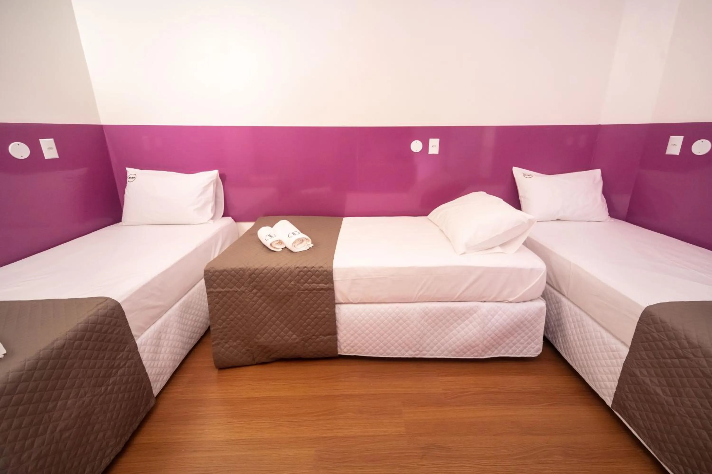 Bed in Zuza Slim Suítes