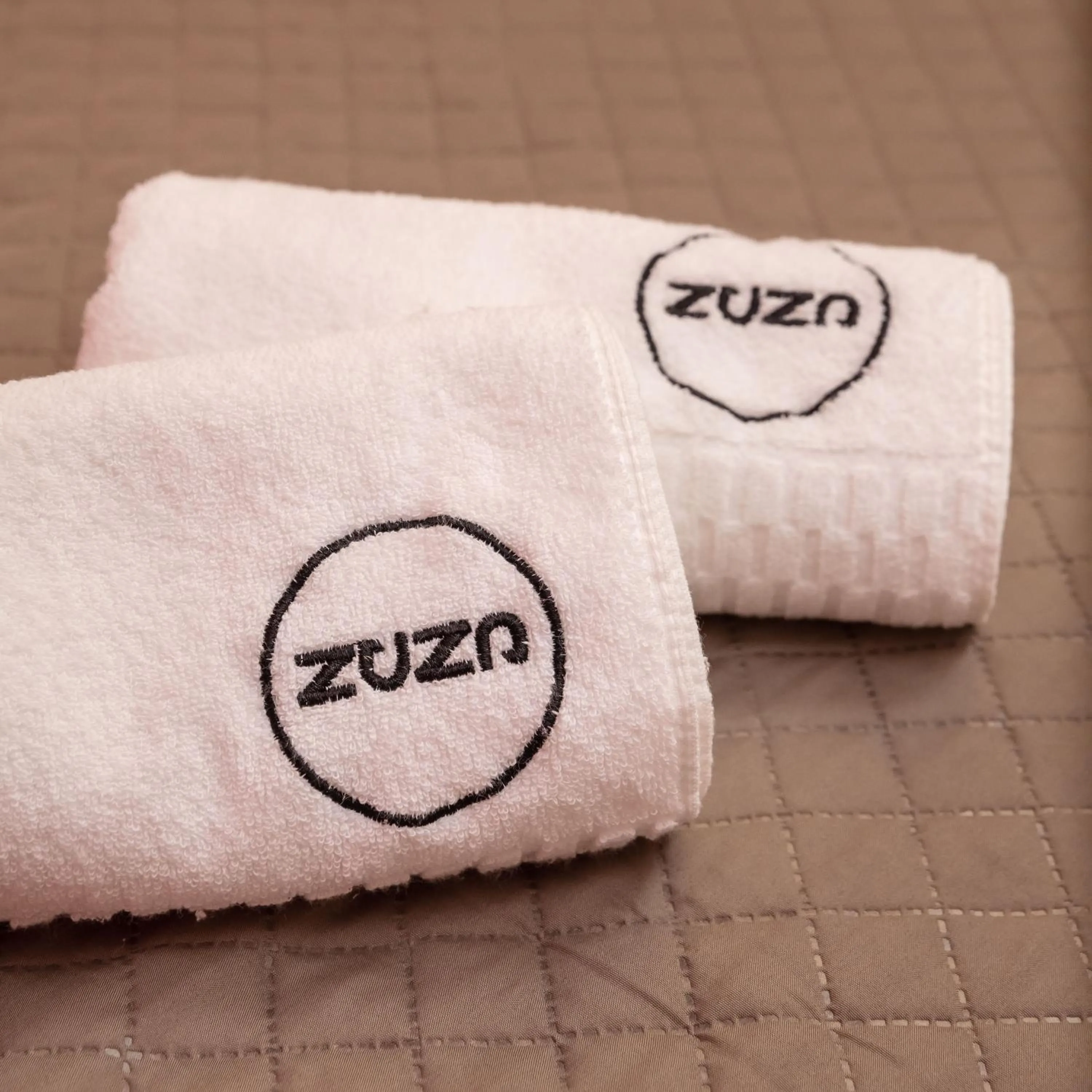 Property logo or sign in Zuza Slim Suítes