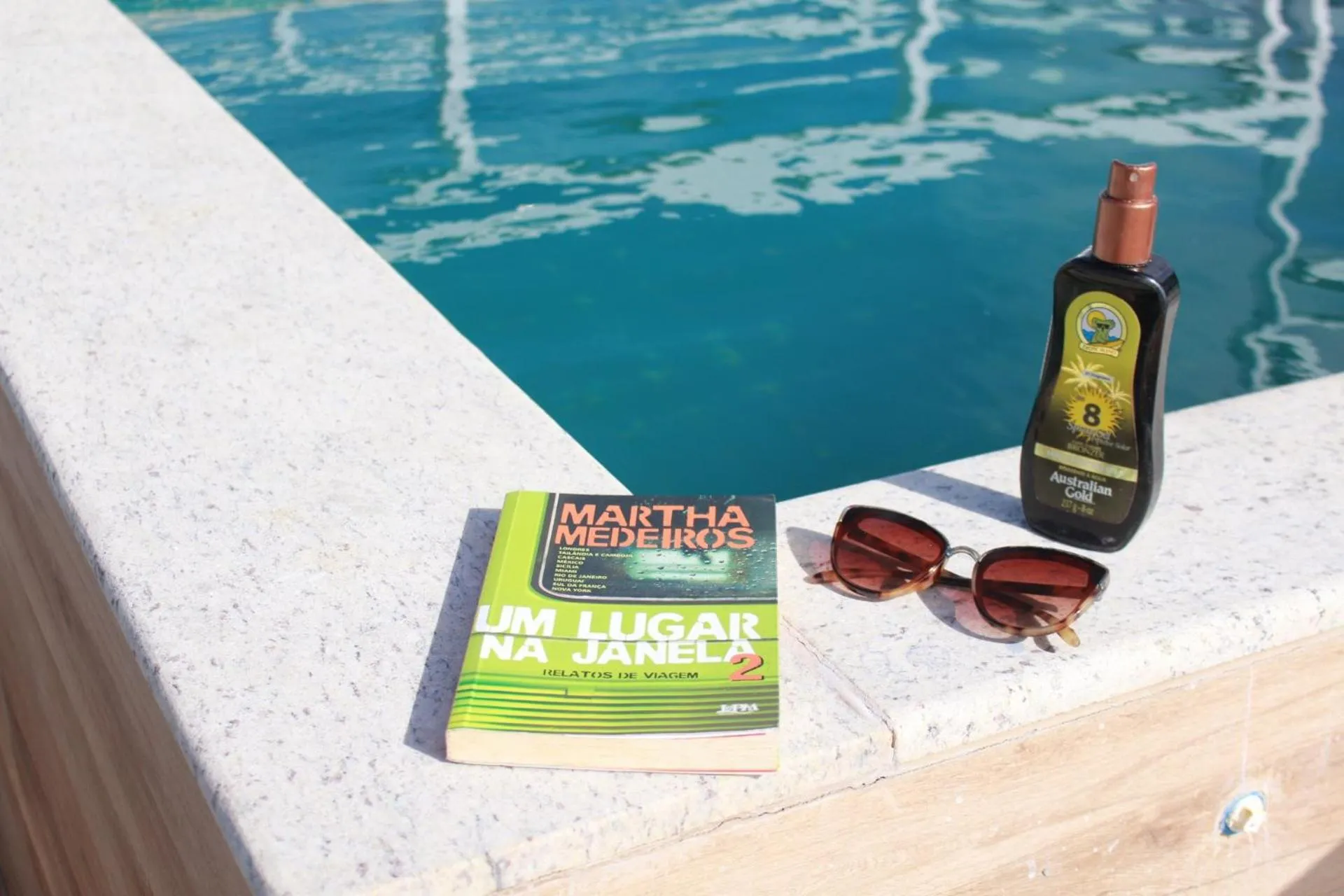 Swimming pool in Zuza Slim Suítes