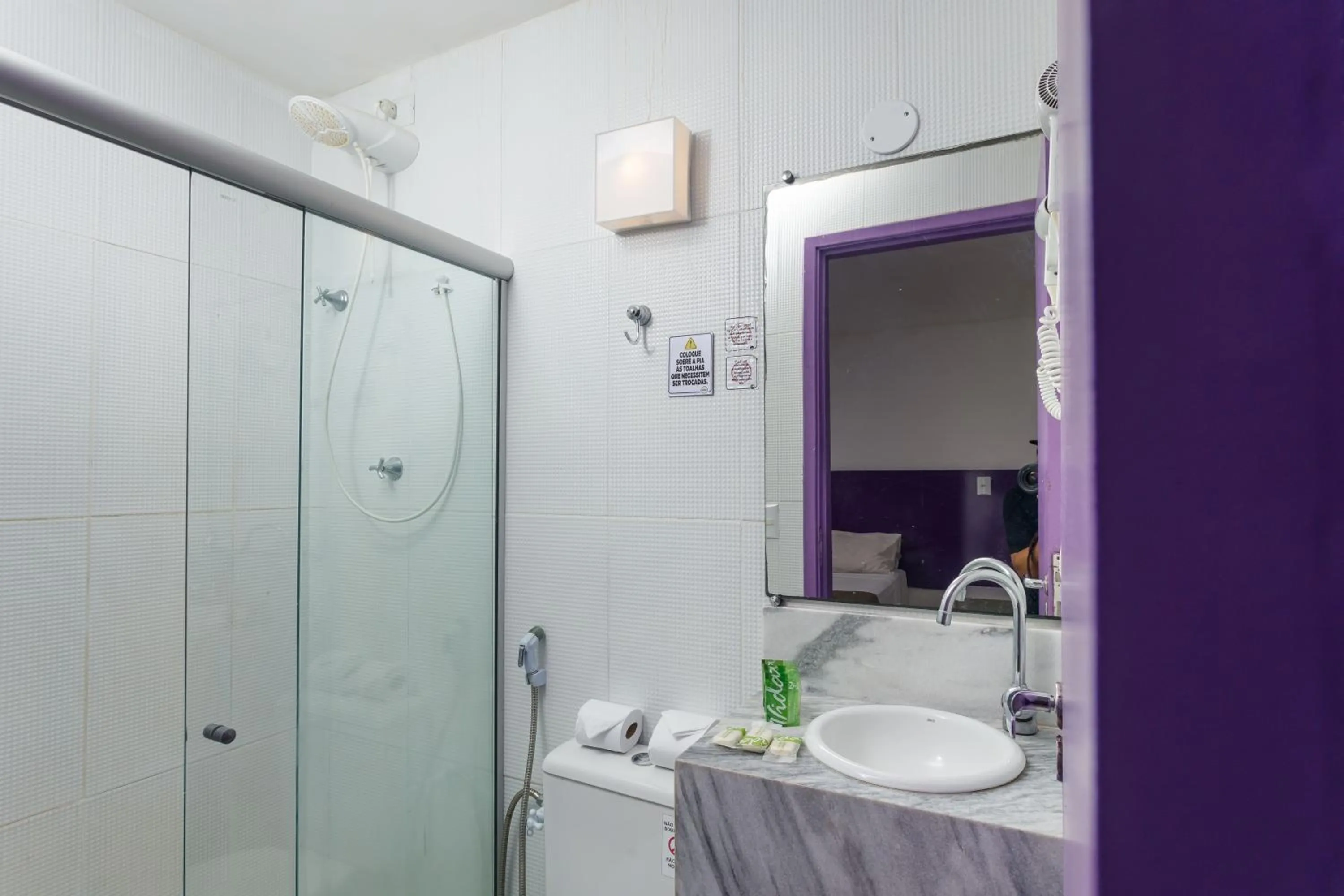 Bathroom in Zuza Slim Suítes