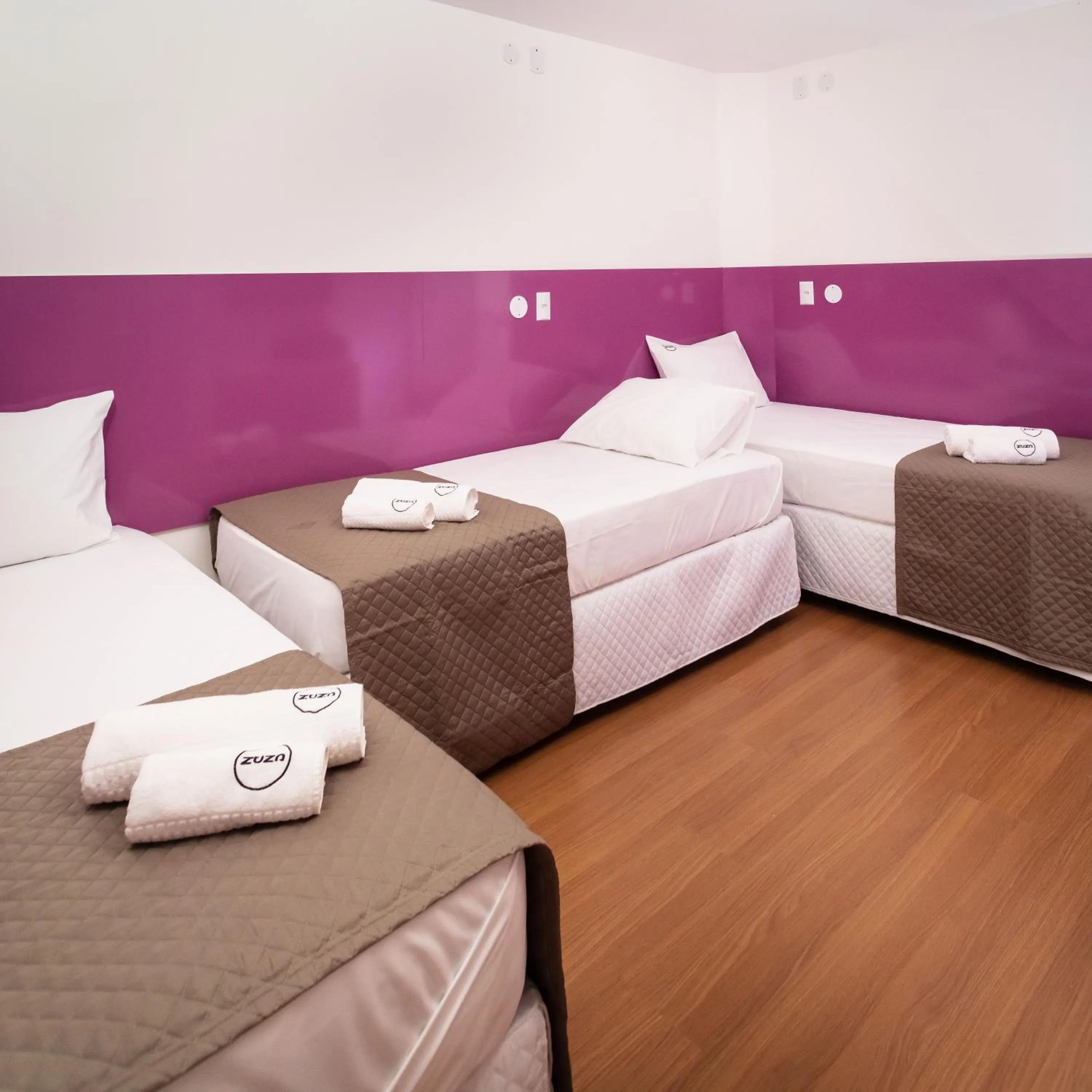 Bed in Zuza Slim Suítes