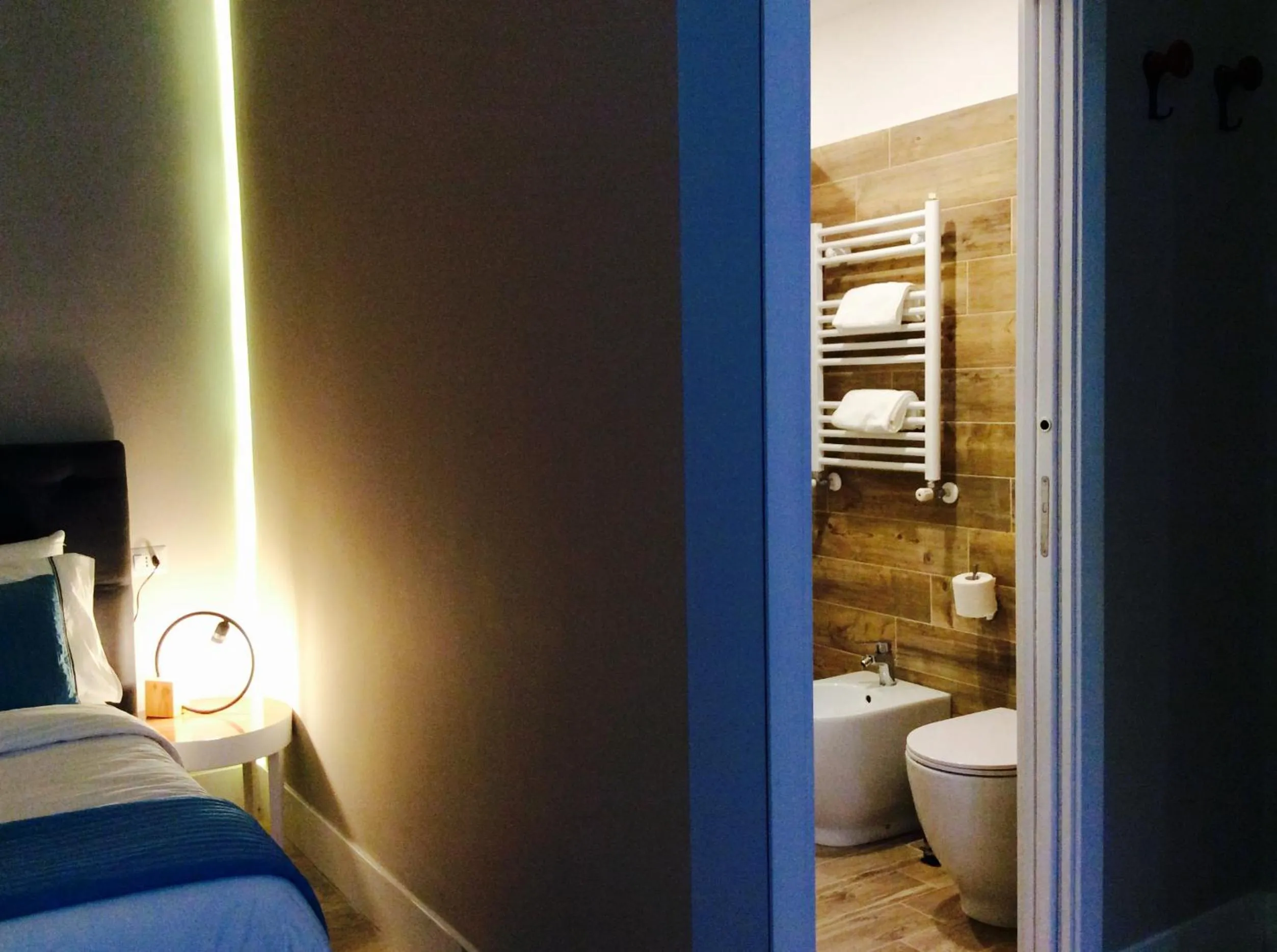 Bathroom, Bed in B&B NAPOLI AMORE MIO