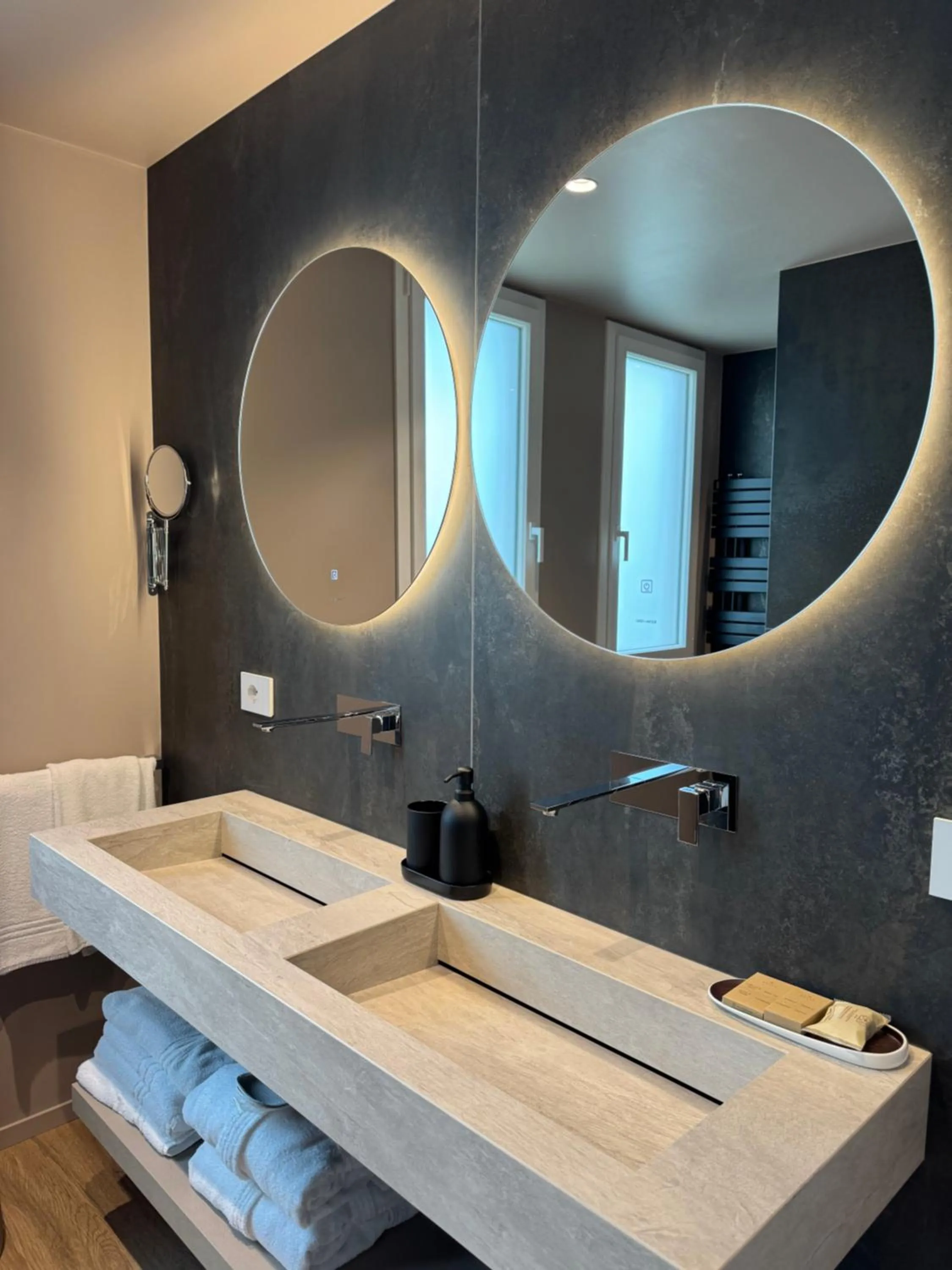 Bathroom in Hotel Alexander