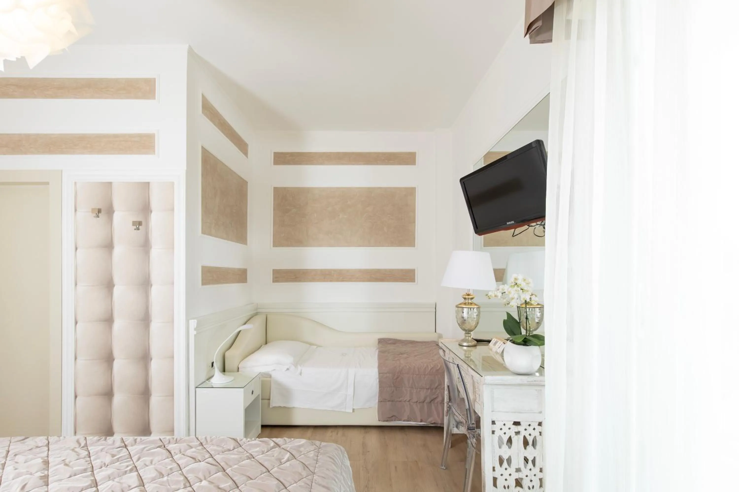 Bed in Hotel Alexander