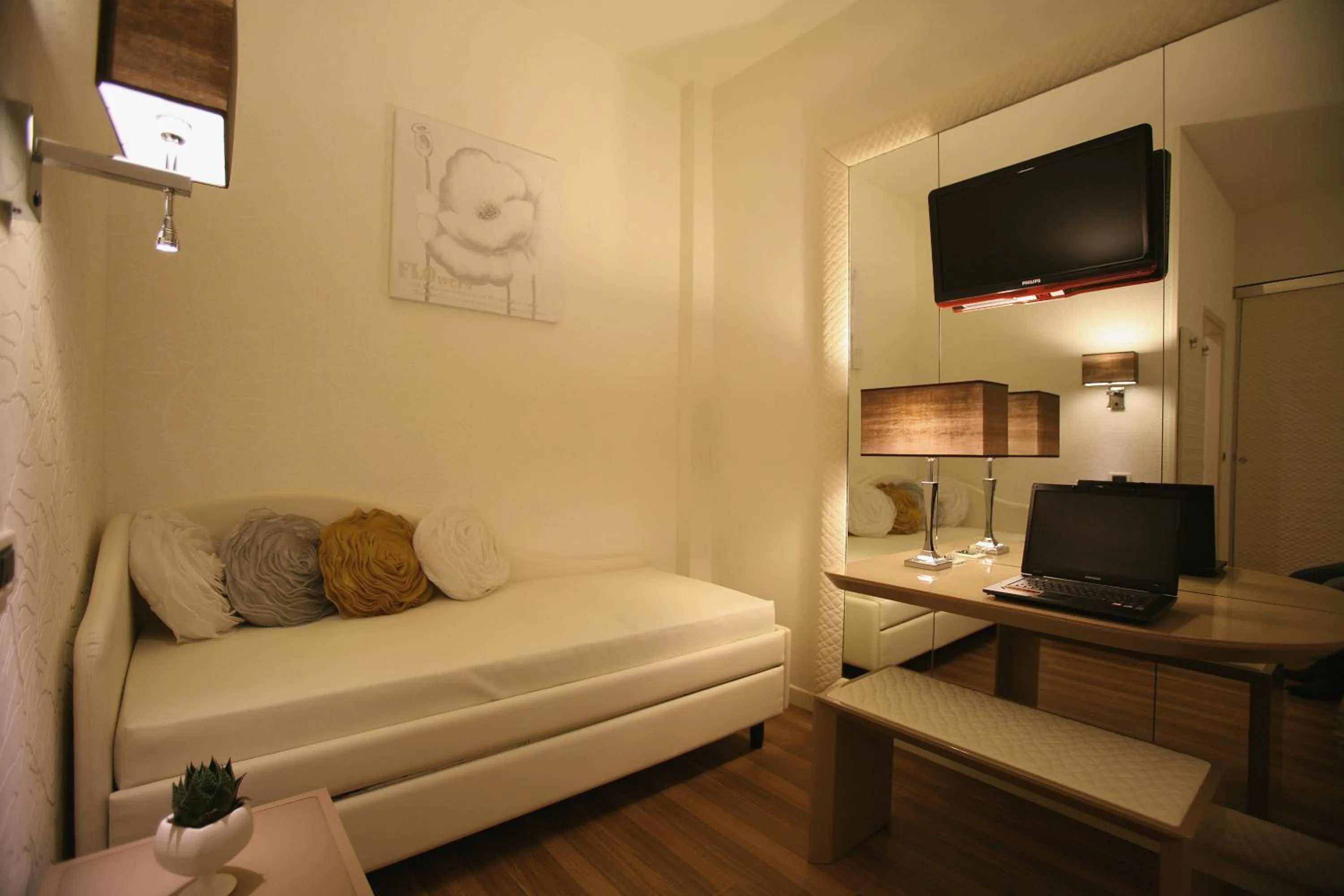 Decorative detail in Hotel Alexander