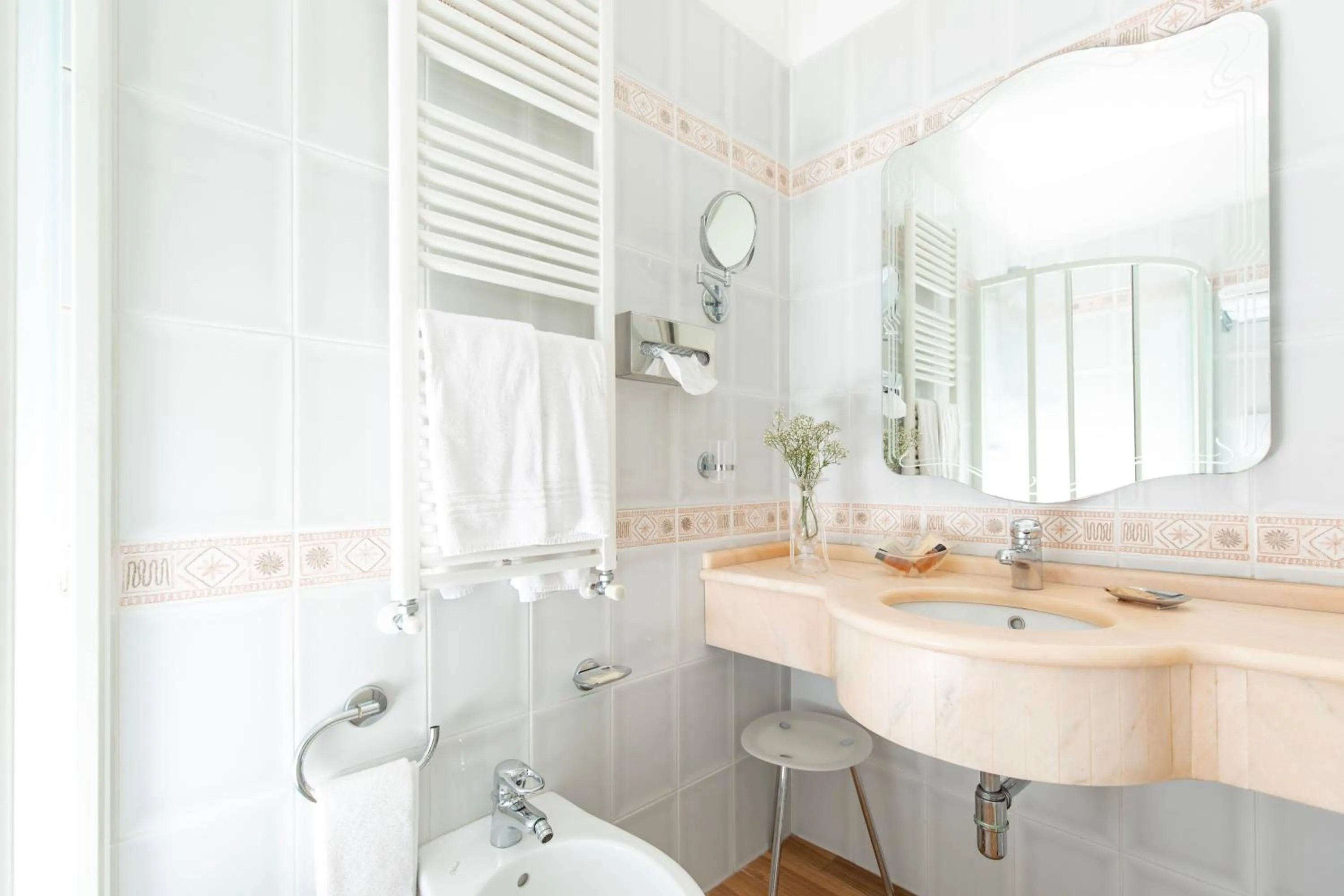 Shower in Hotel Alexander