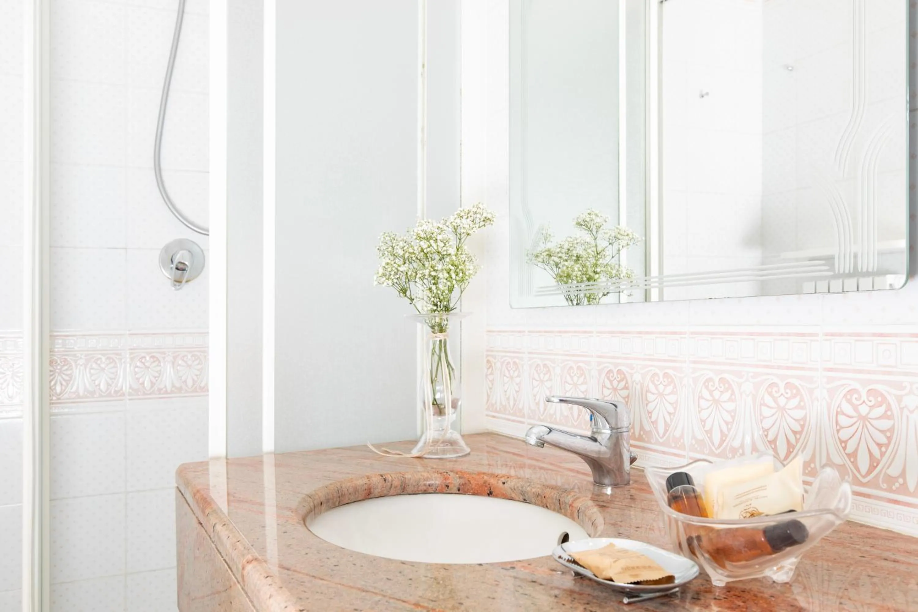 Bathroom in Hotel Alexander