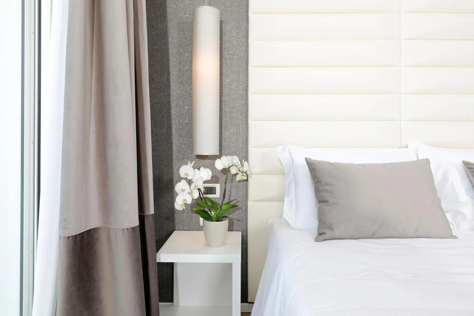 Bed in Hotel Alexander