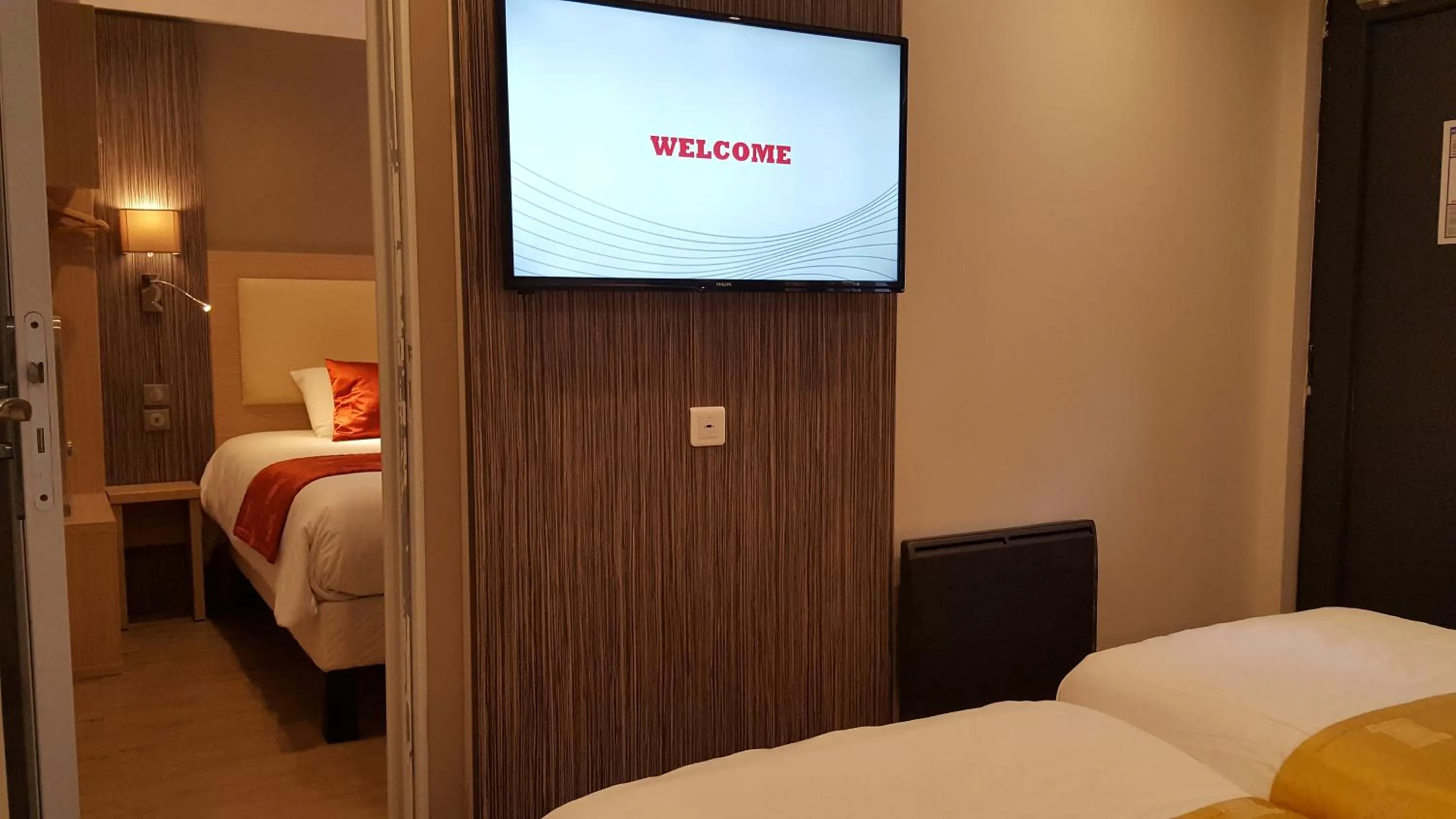 Photo of the whole room, Bed in Comfort Hotel Orléans Olivet Provinces