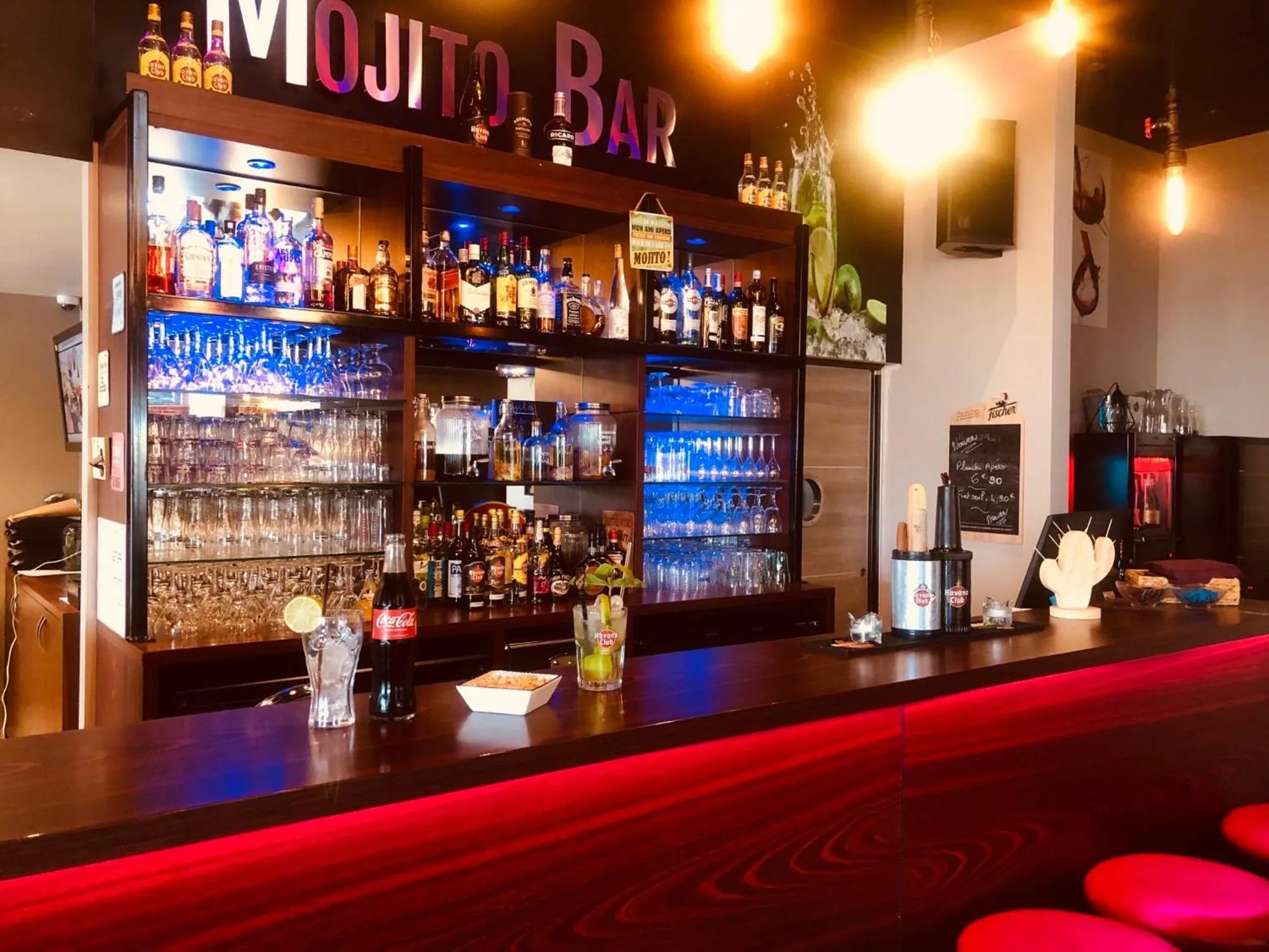 Lounge or bar in Comfort Hotel Orléans Olivet Provinces