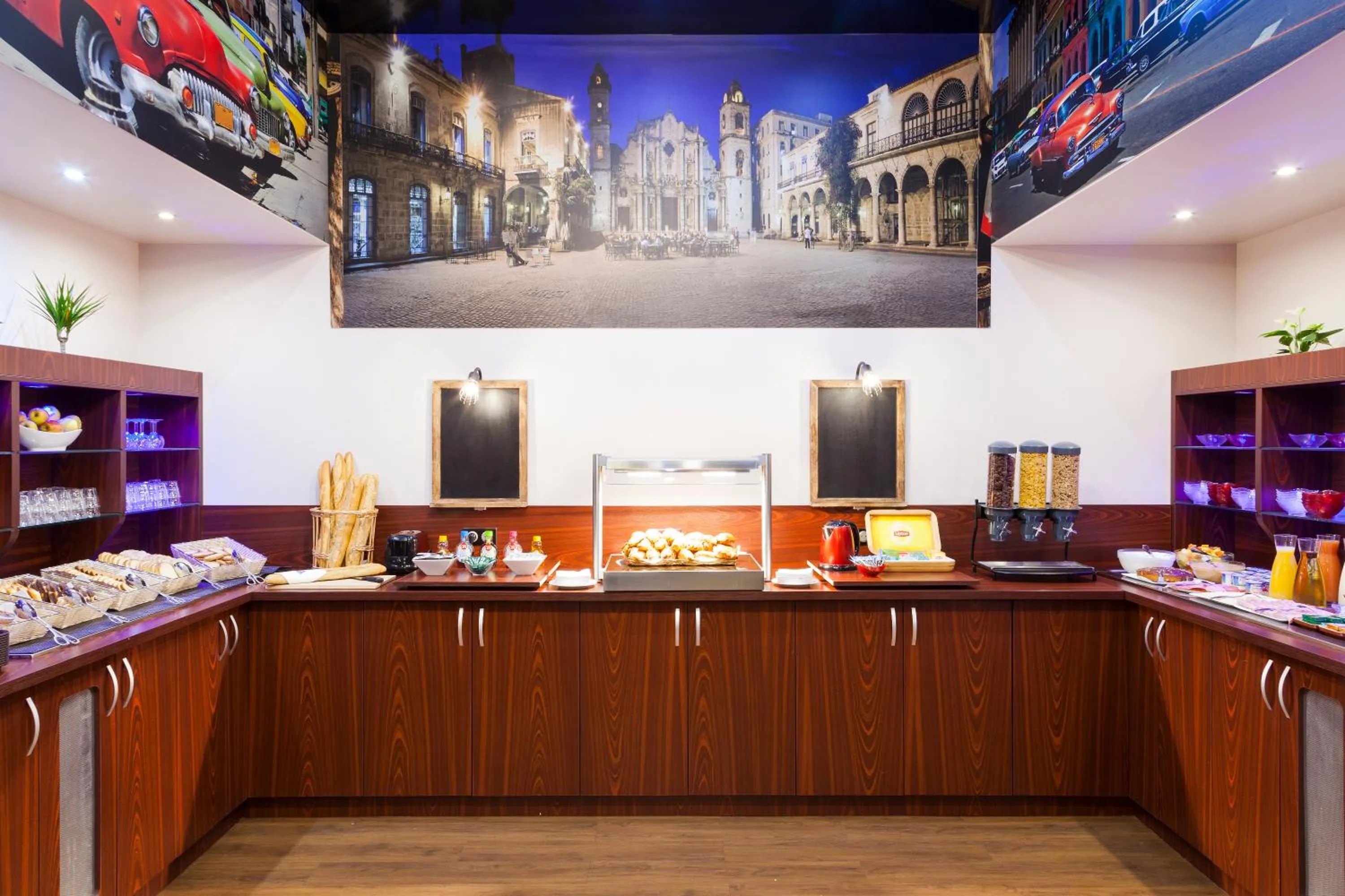 Buffet breakfast in Comfort Hotel Orléans Olivet Provinces