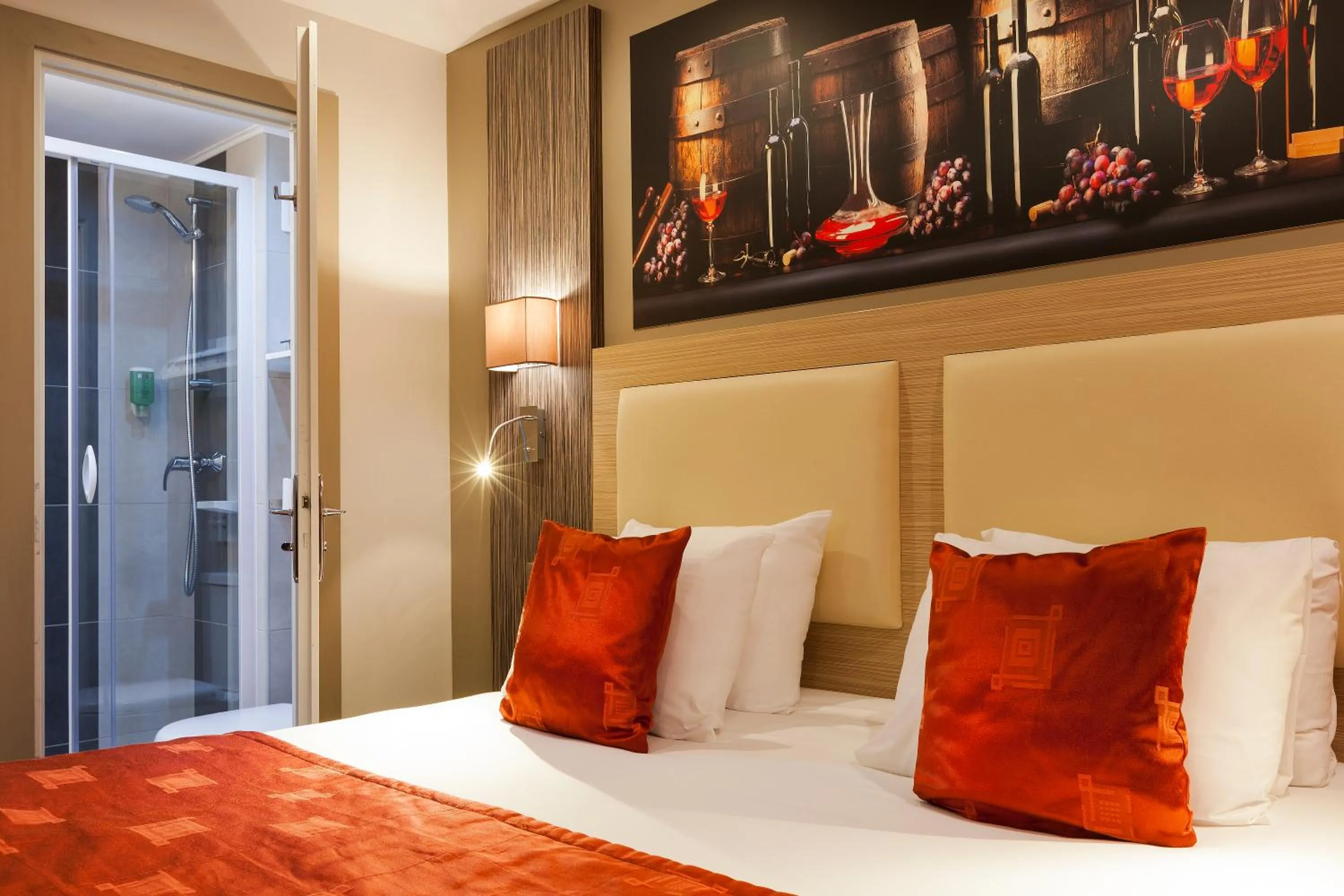 Photo of the whole room, Bed in Comfort Hotel Orléans Olivet Provinces