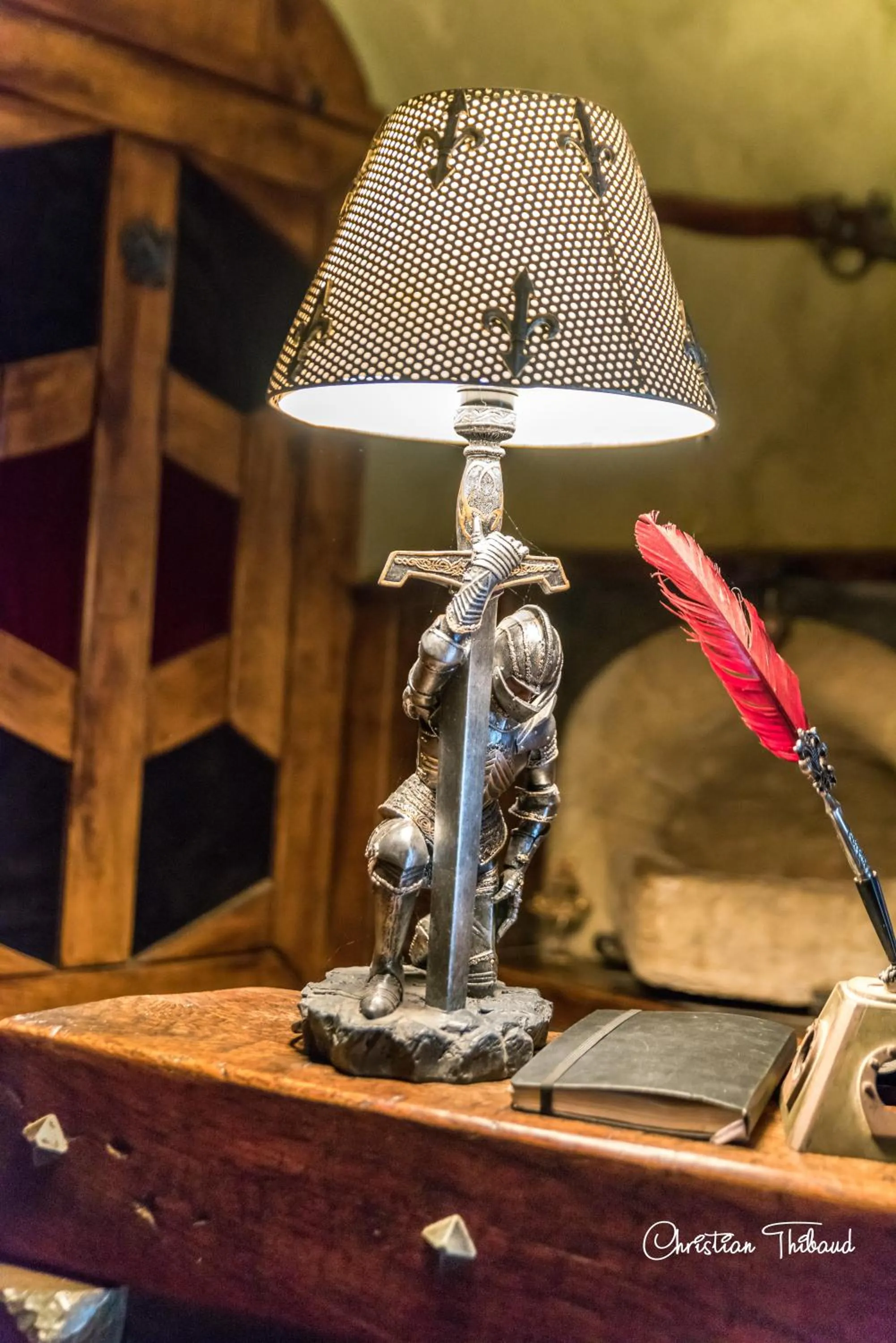 Decorative detail in Suite Médiévale 40m2 chambre d' hôte du Mas Fabrègue