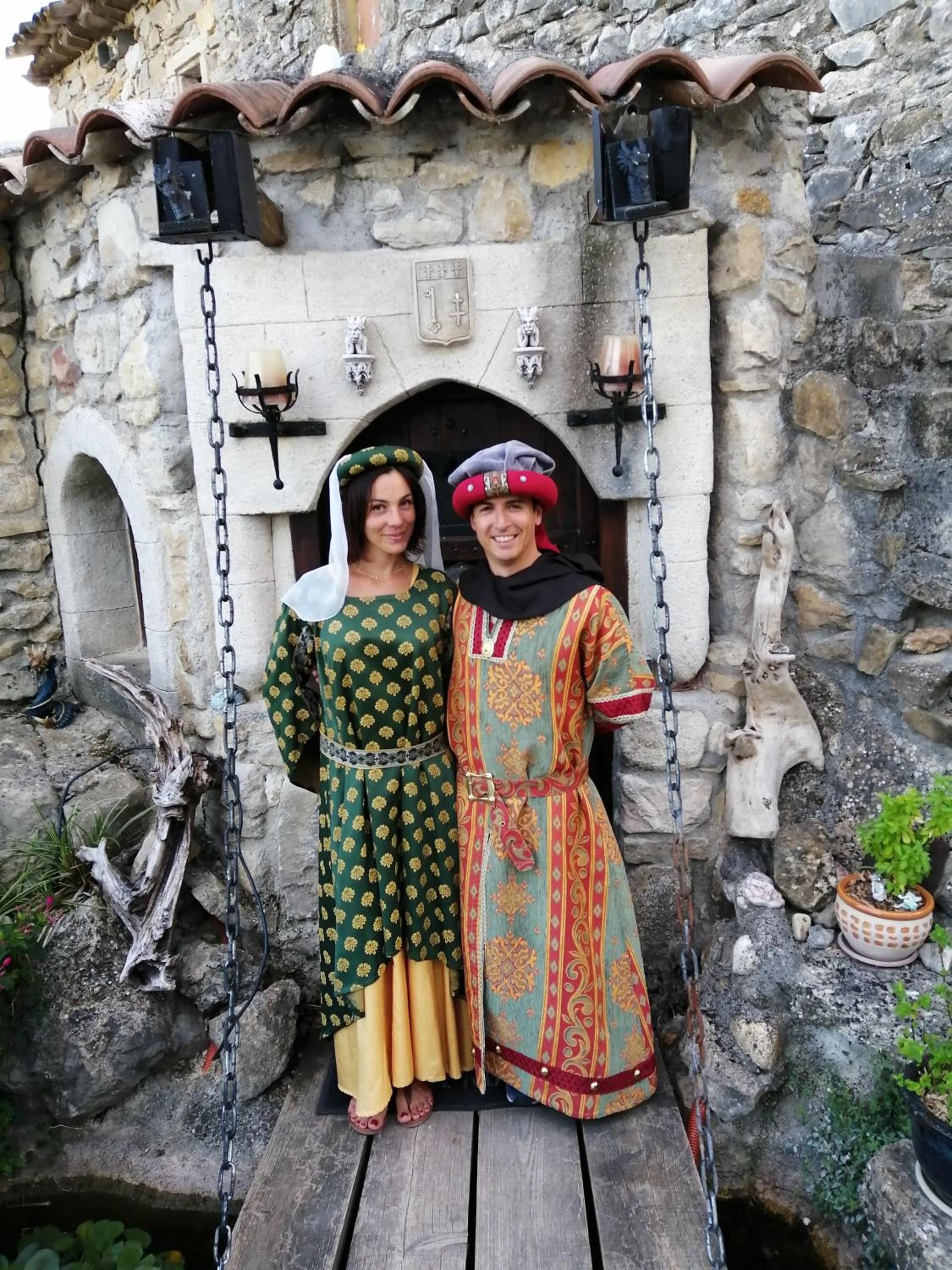 group of guests in Suite Médiévale 40m2 chambre d' hôte du Mas Fabrègue
