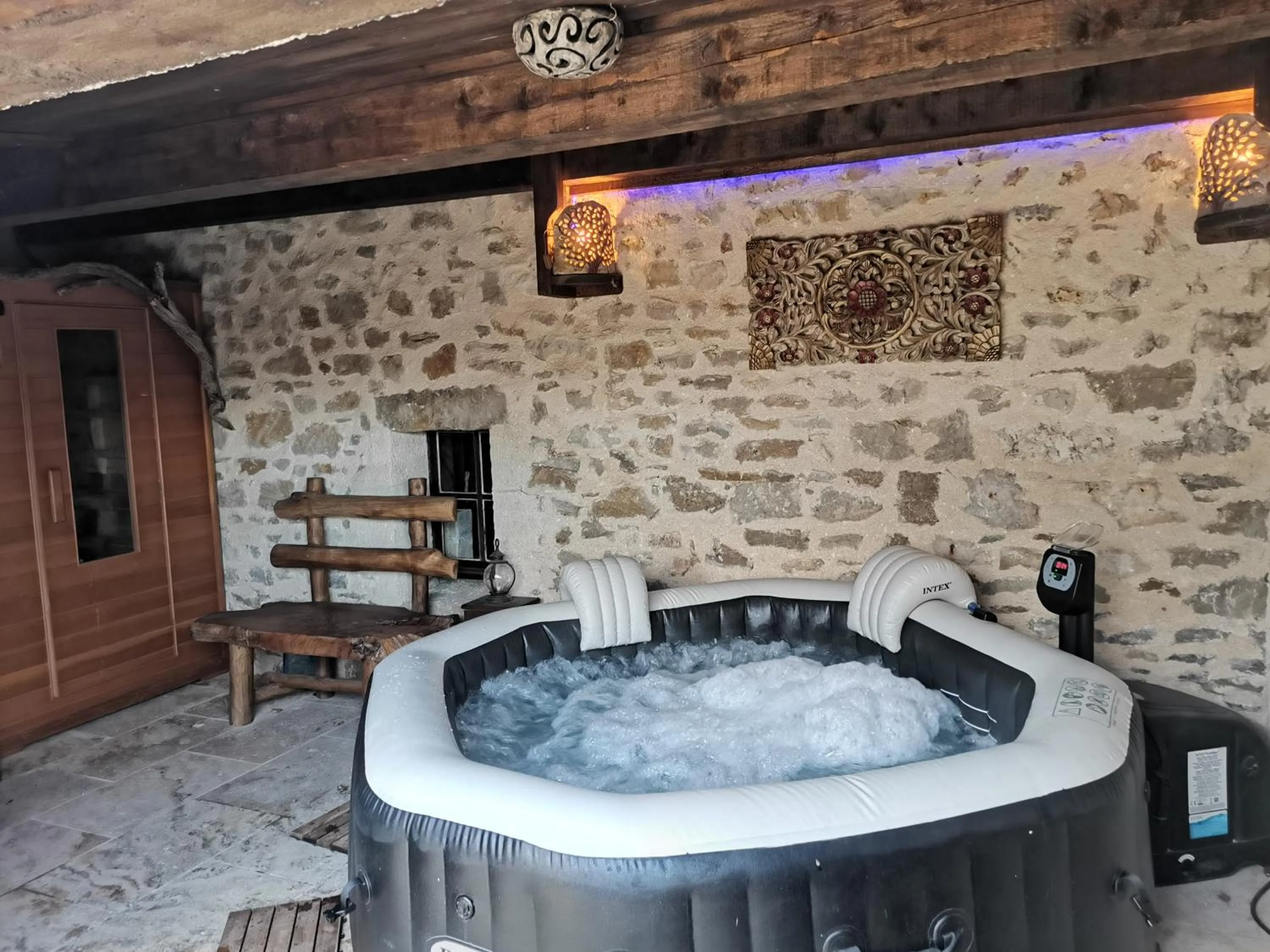 Spa and wellness centre/facilities in Suite Médiévale 40m2 chambre d' hôte du Mas Fabrègue