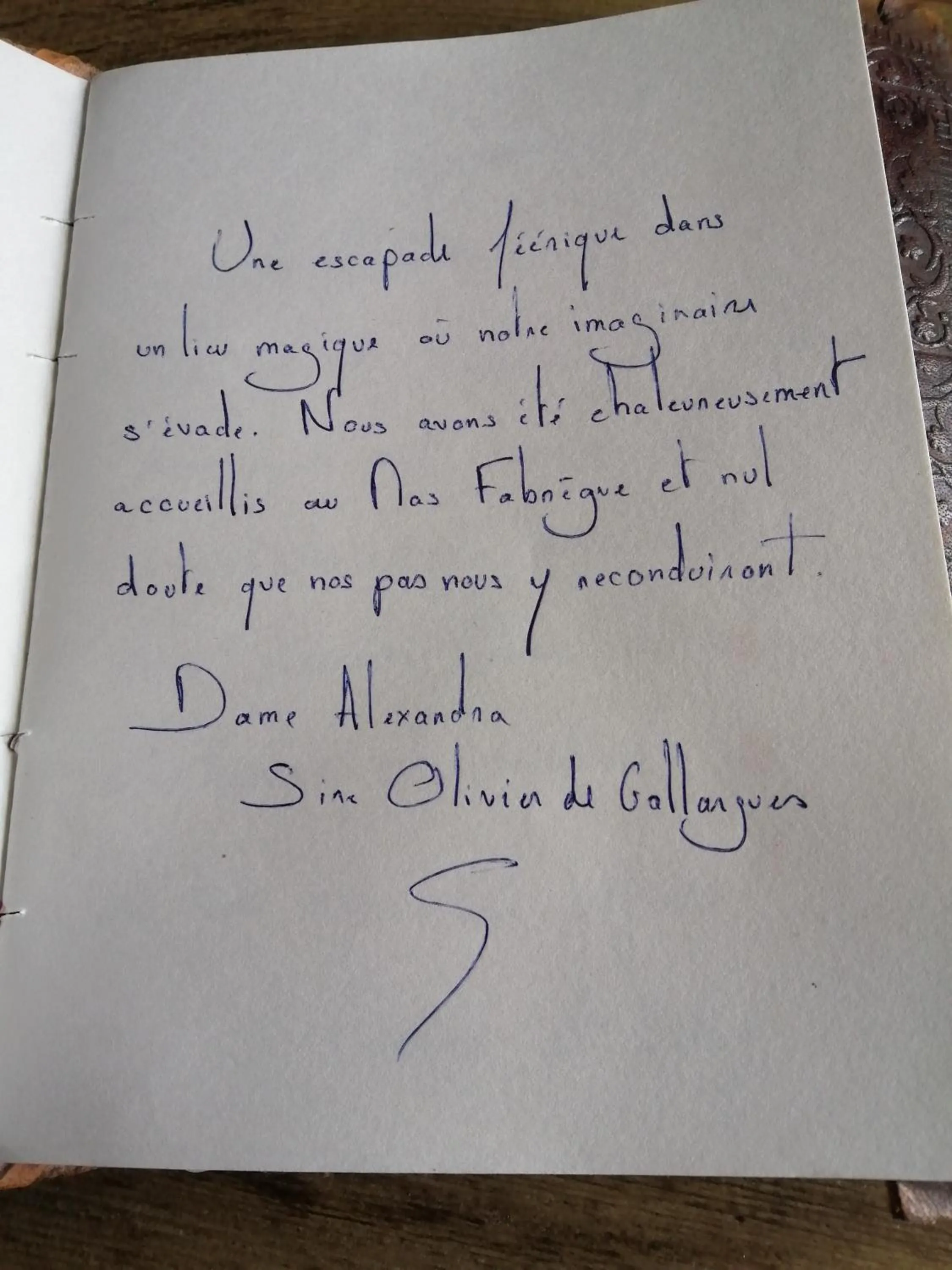 group of guests in Suite Médiévale 40m2 chambre d' hôte du Mas Fabrègue