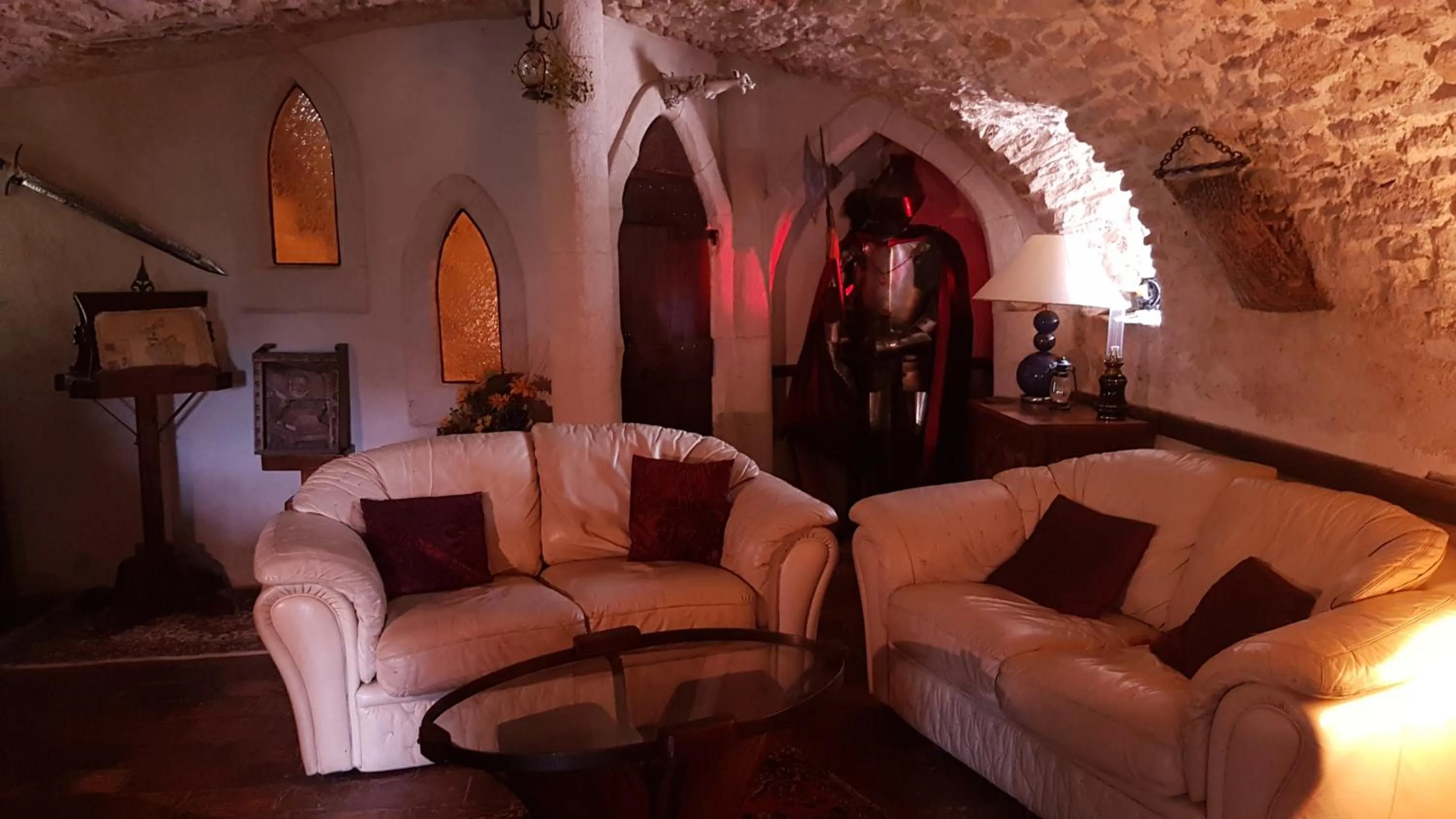 Lounge or bar in Suite Médiévale 40m2 chambre d' hôte du Mas Fabrègue