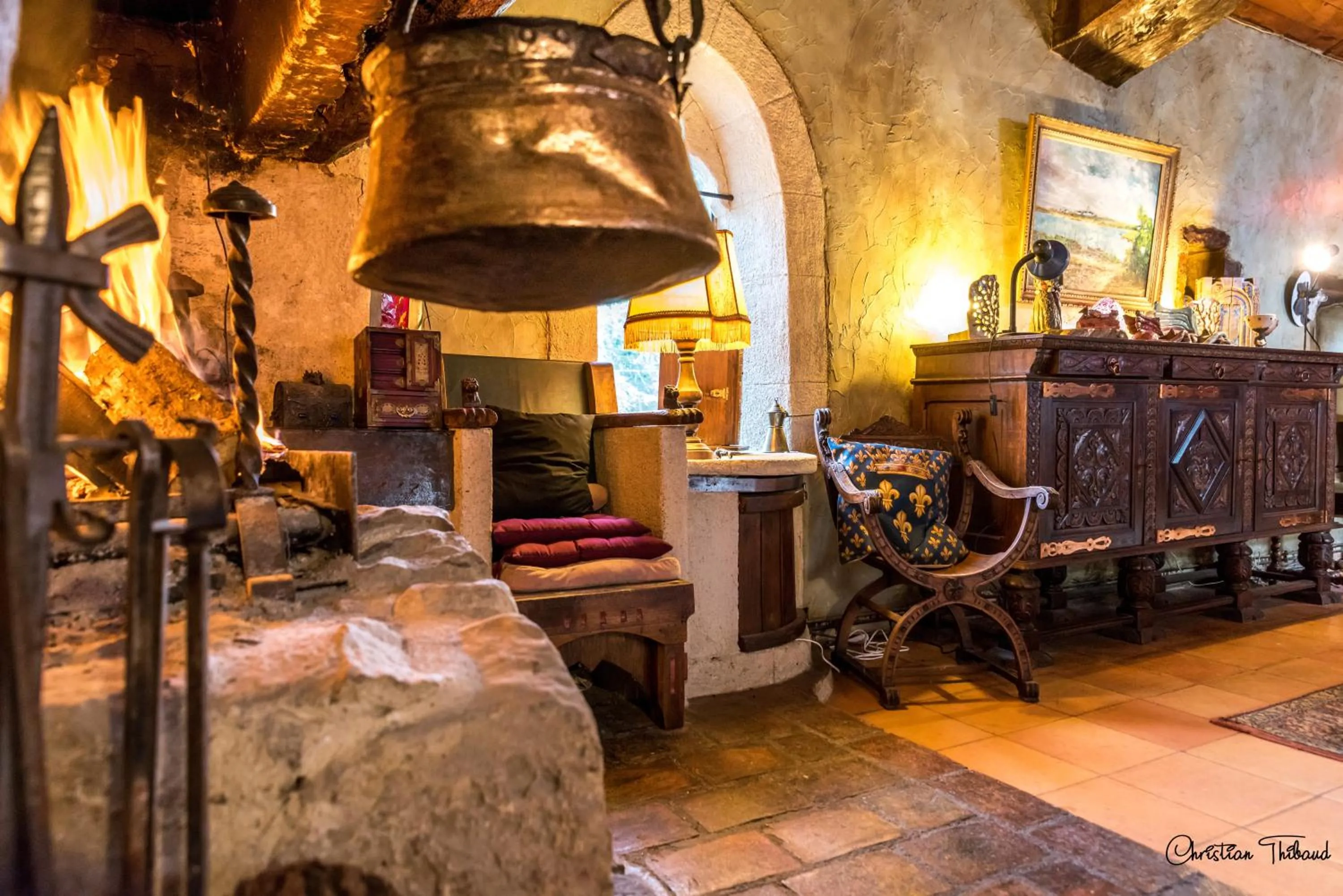 Dining area in Suite Médiévale 40m2 chambre d' hôte du Mas Fabrègue