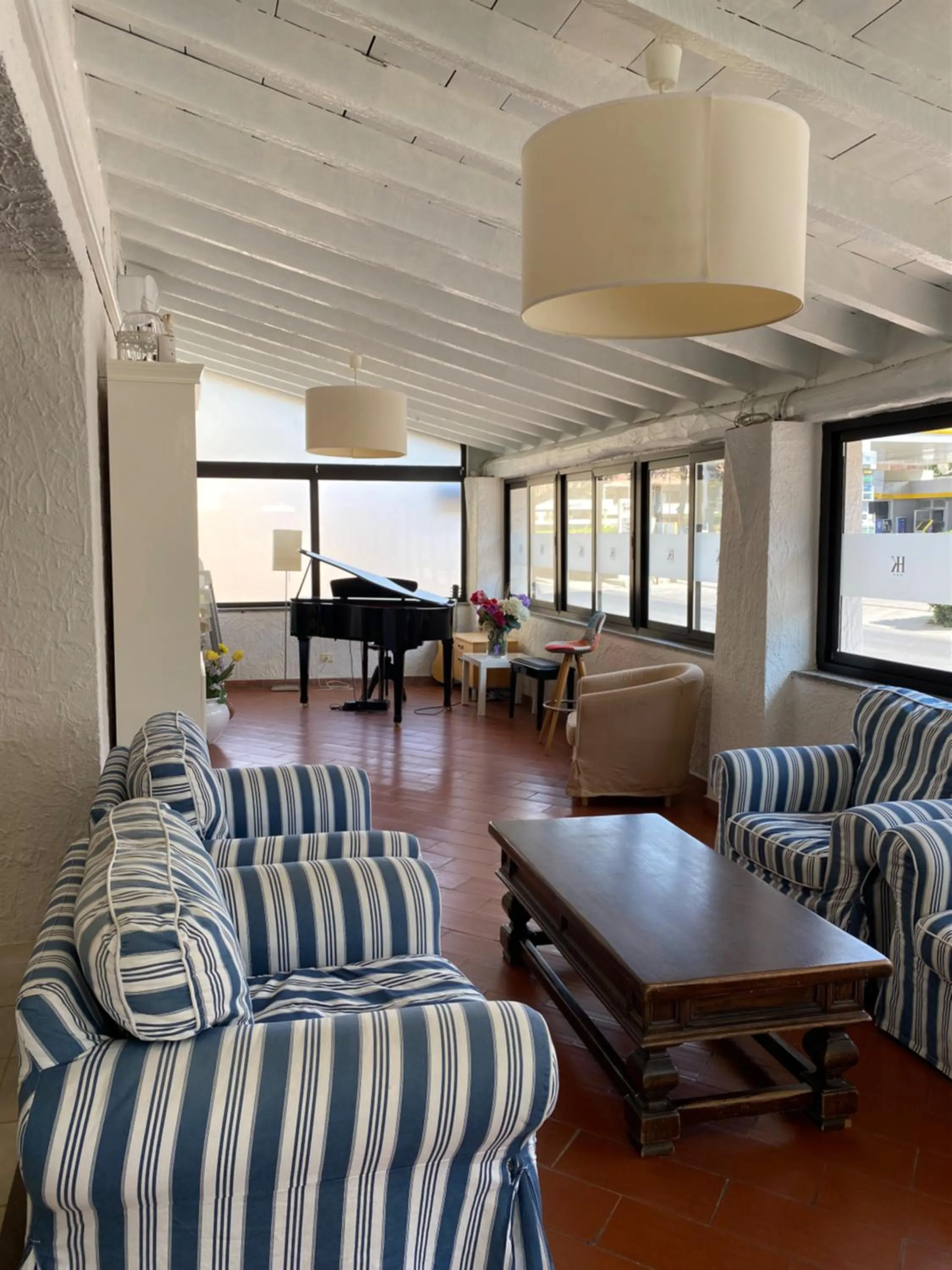 Communal lounge/ TV room in Hotel Kinda