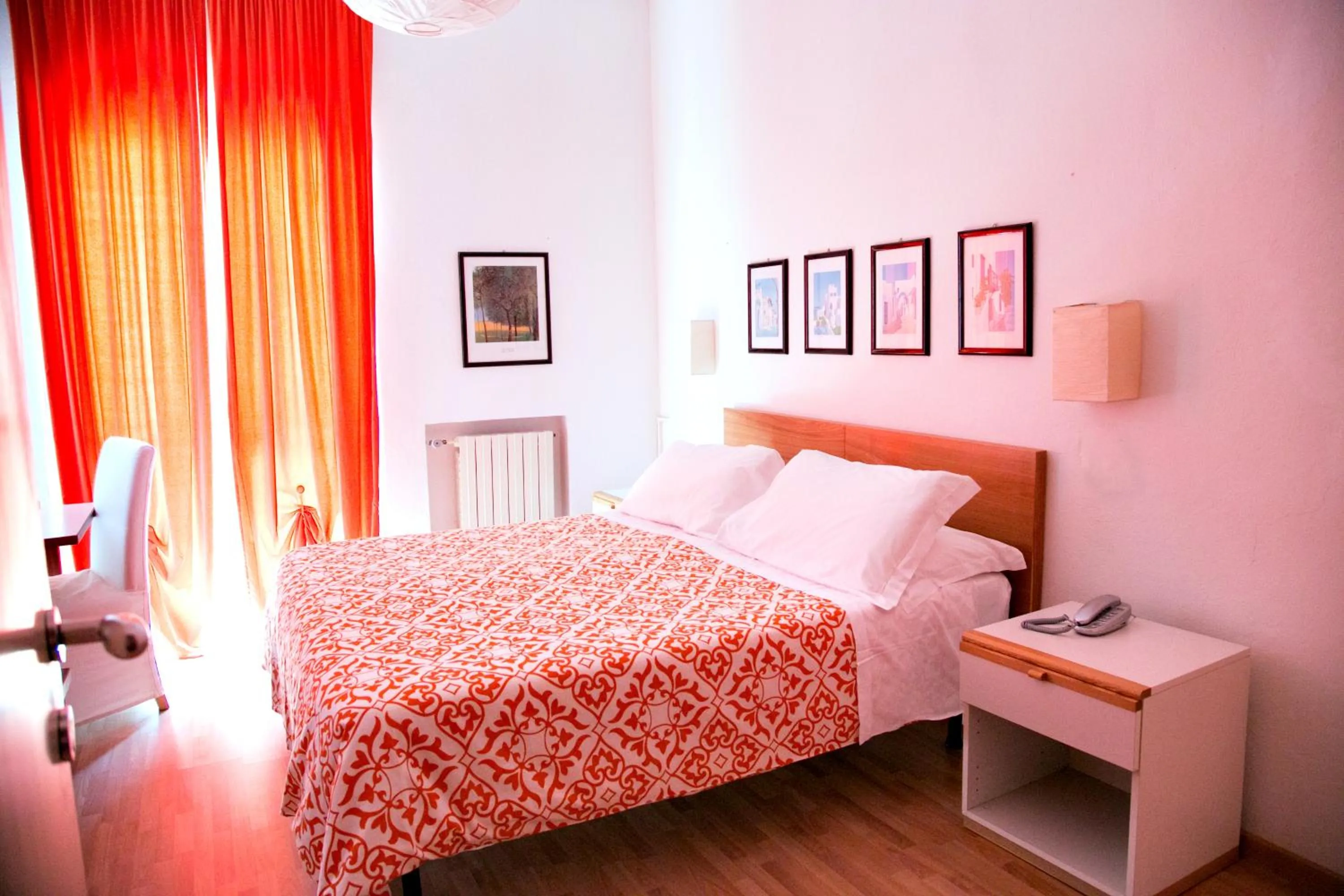 Photo of the whole room, Bed in Hotel Kinda