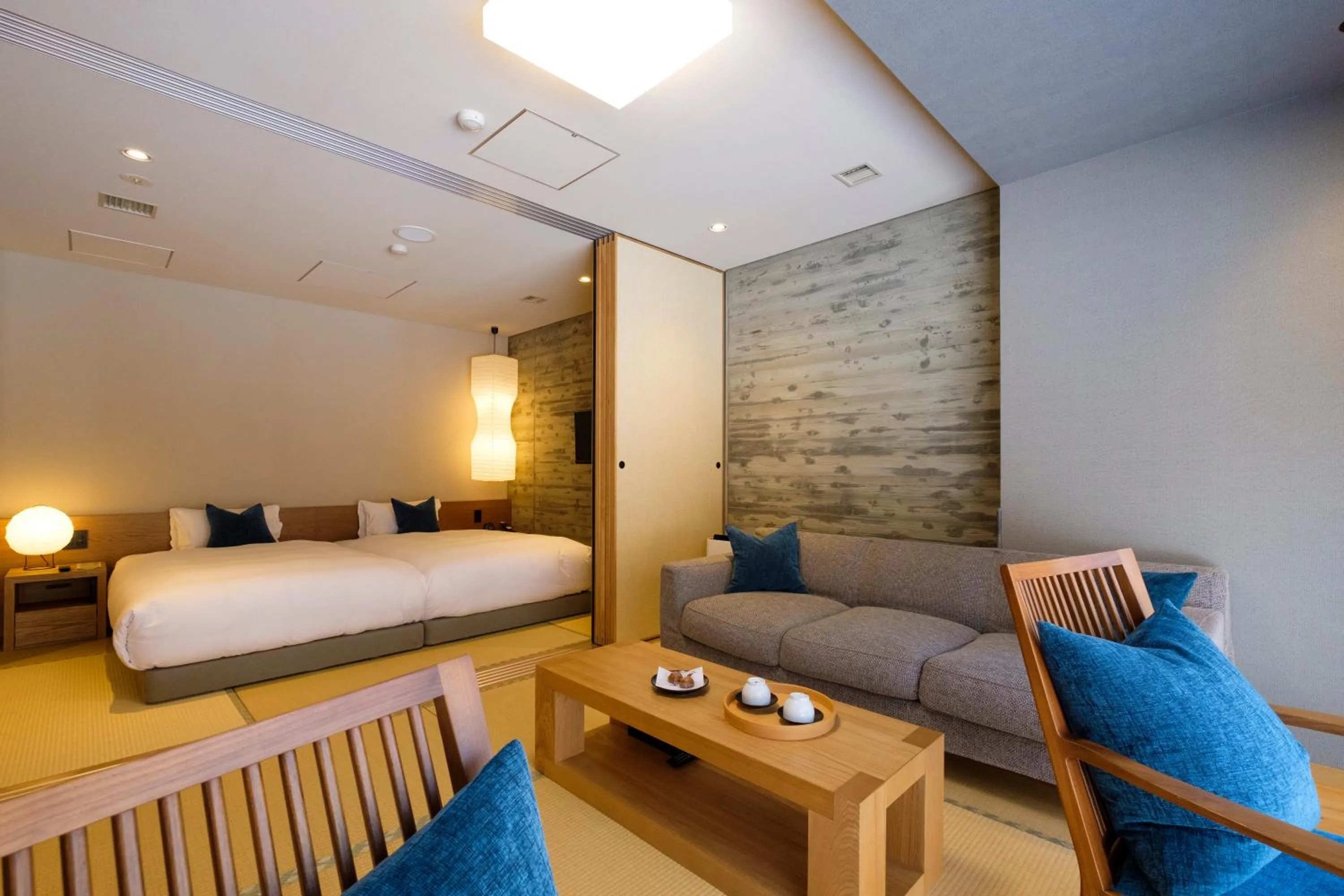 Bed in Okujozankei Onsen Kasho Gyoen