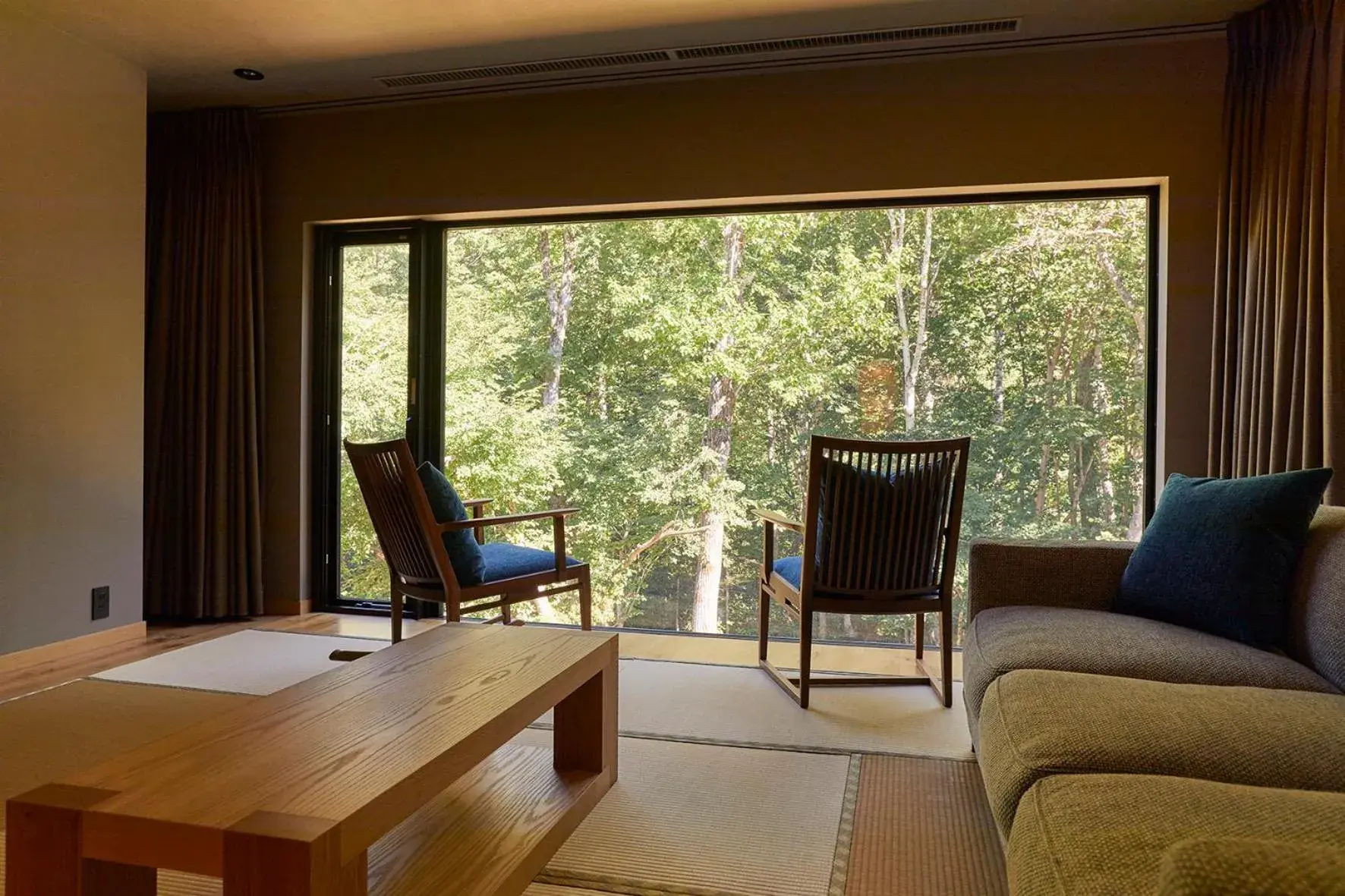 Living room in Okujozankei Onsen Kasho Gyoen Living room in Okujozankei Onsen Kasho Gyoen