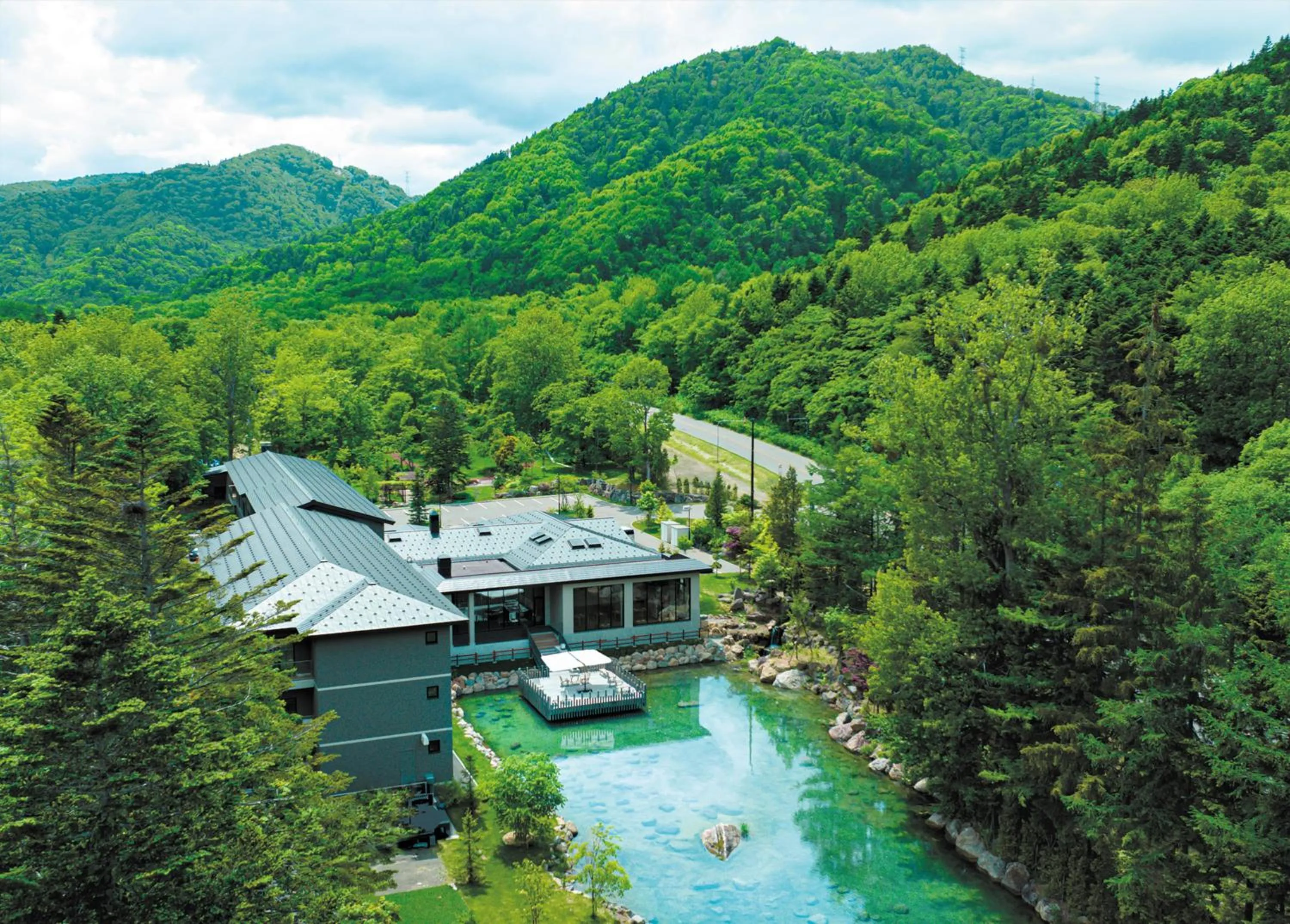 Property building in Okujozankei Onsen Kasho Gyoen