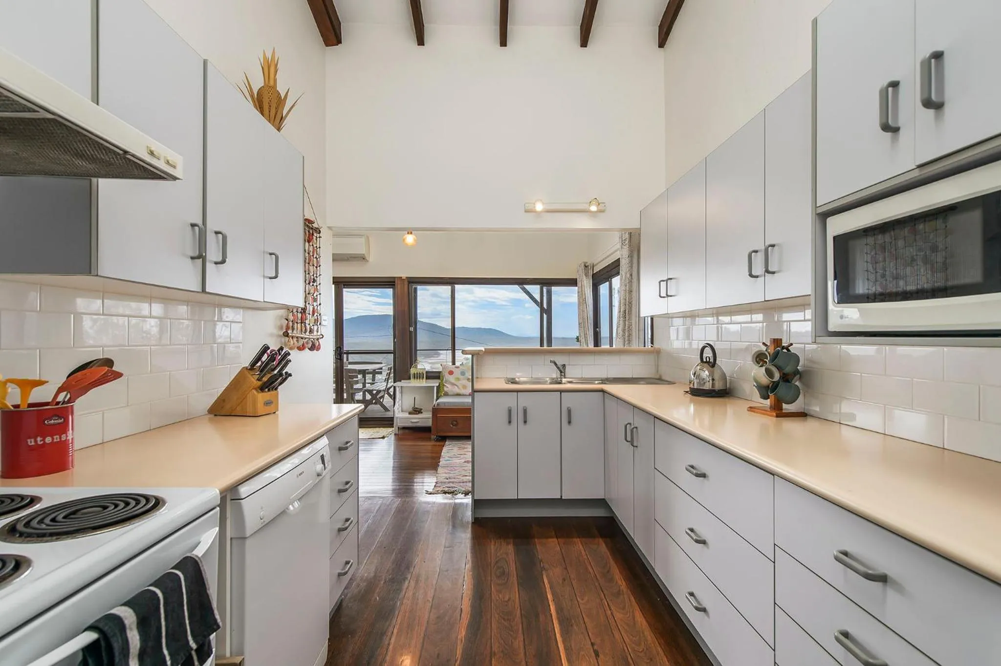 Barrels Beach House, 28 Dulconghi Street