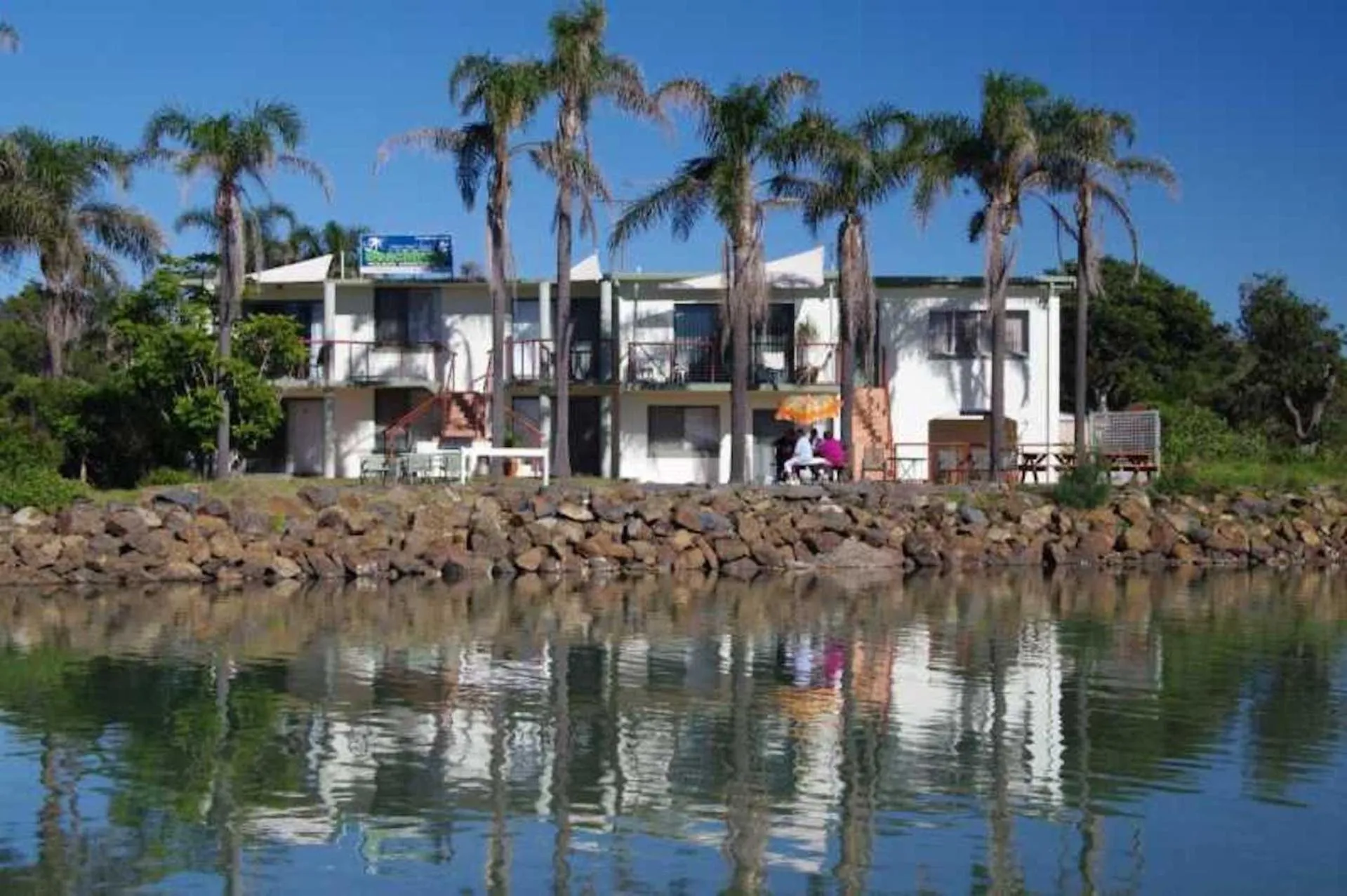 Beachfront 5 25 Willow Street
