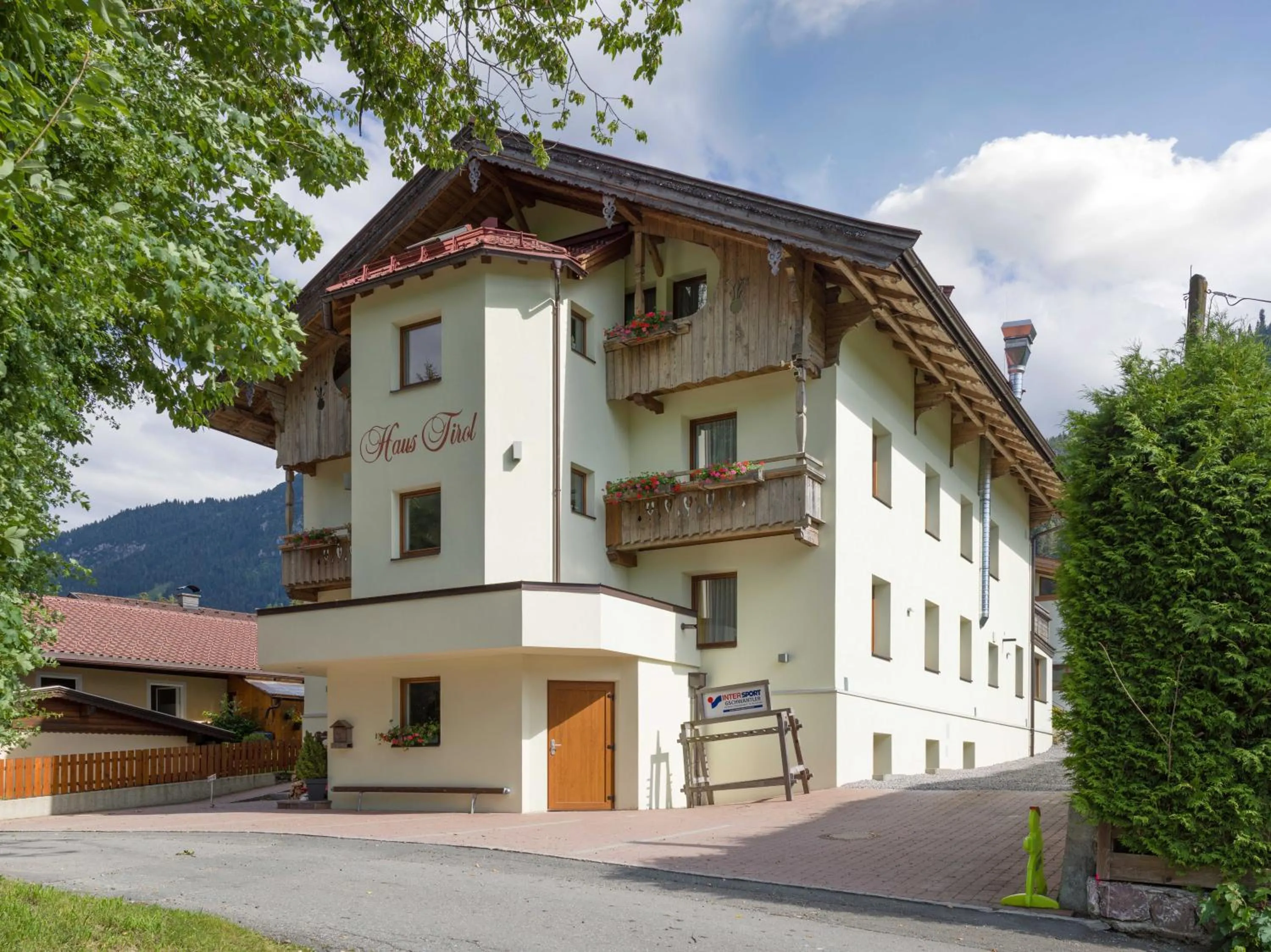 Property building in Haus Tirol